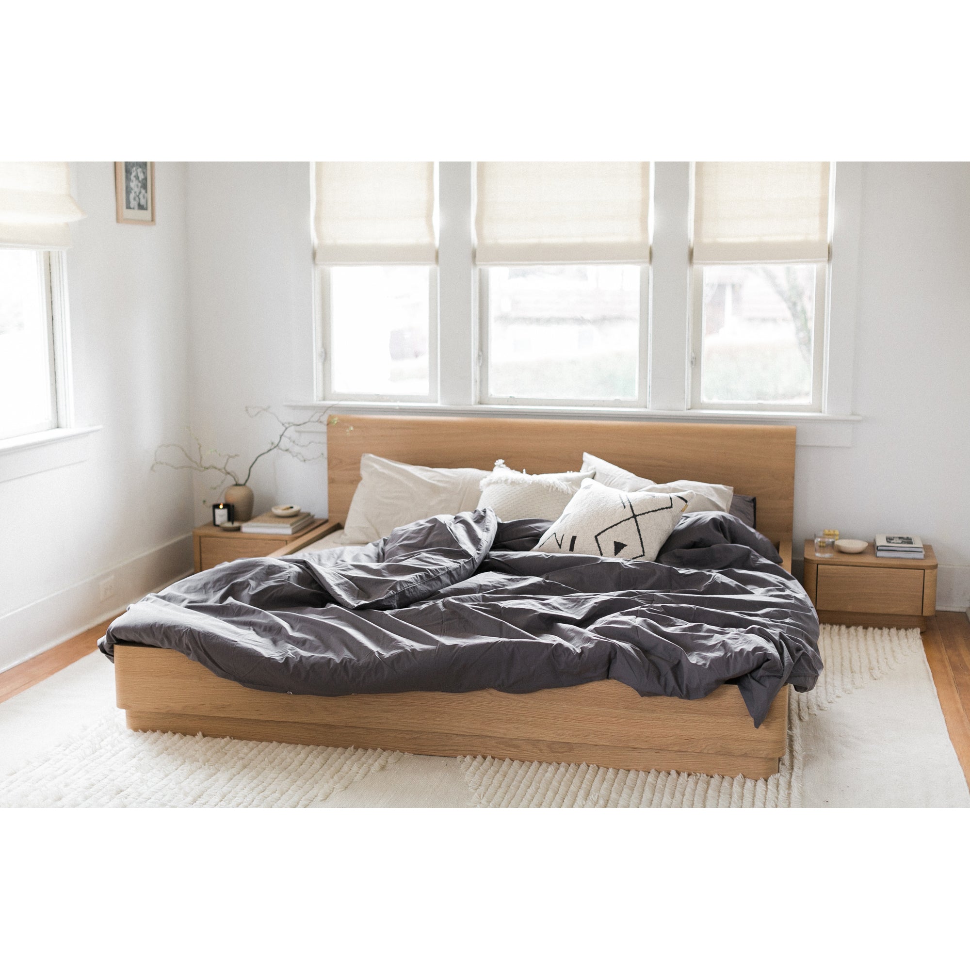 Moes Round Off King Bed Light Oak Brown YR-1006-21-0