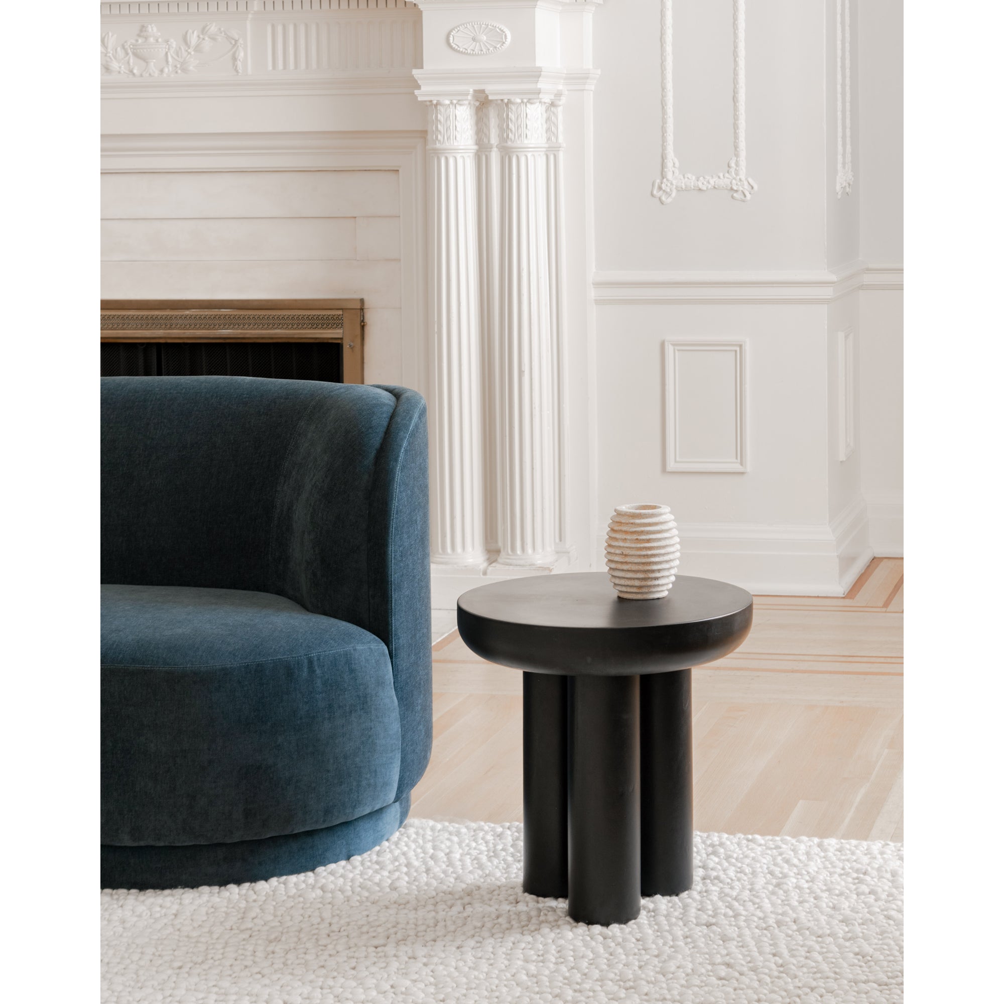 Moes Rocca Side Table Black ZT-1036-02-0