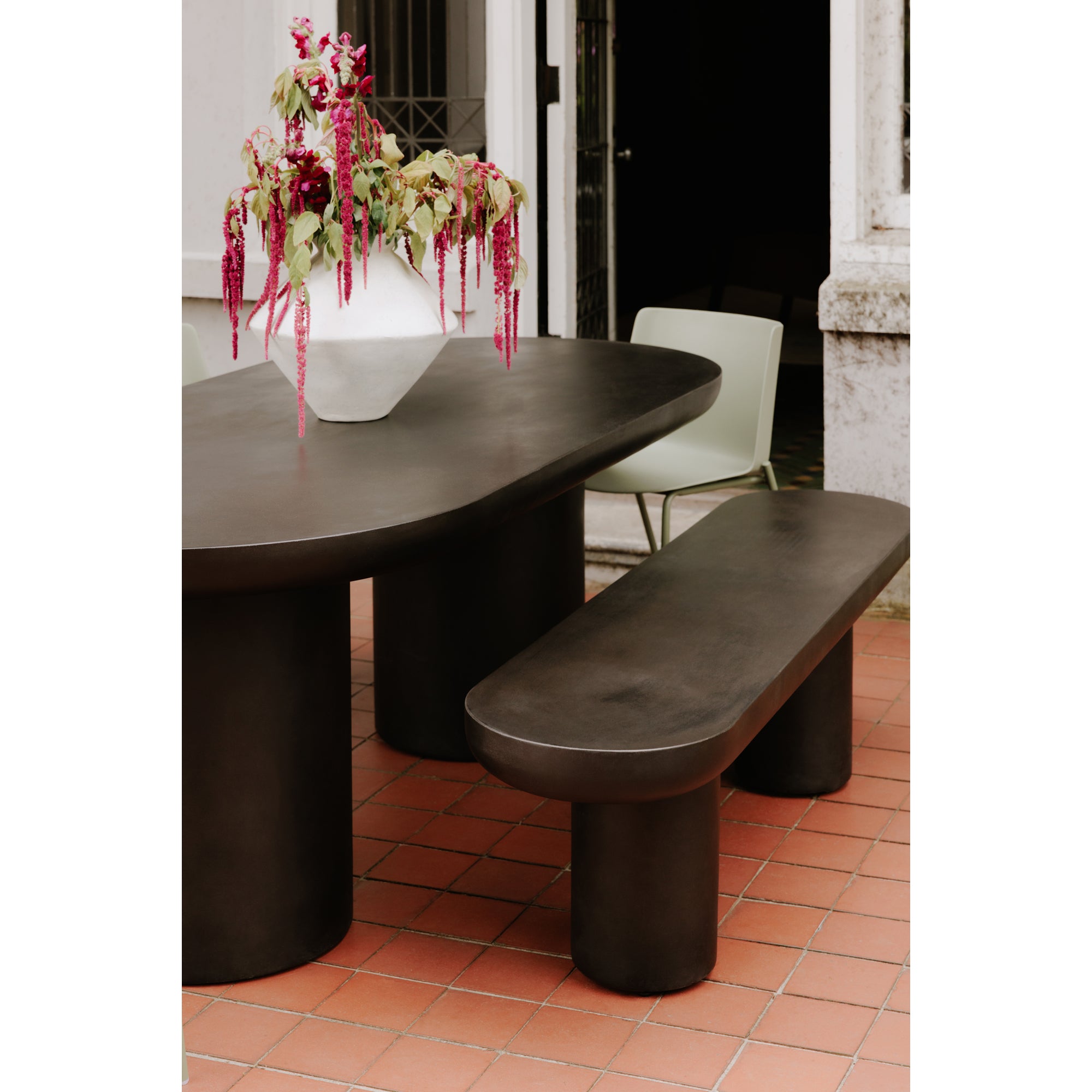 Moes Rocca Bench Black ZT-1037-02-0