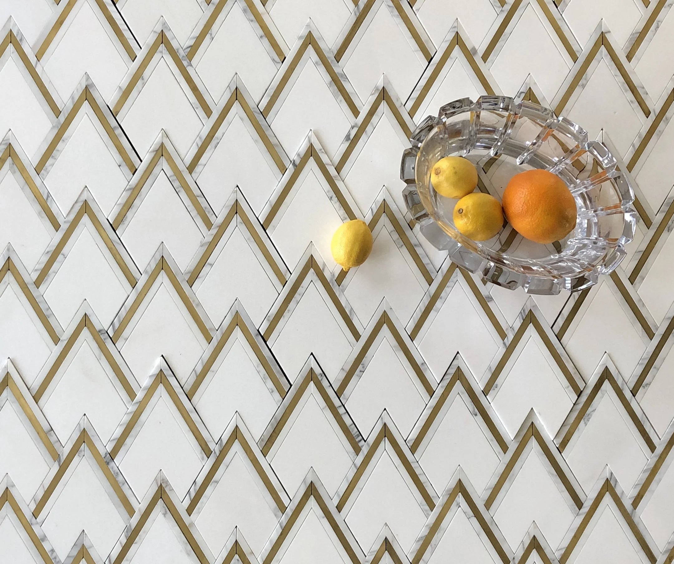 PEAK MOSAIC POLISHED CALACATTA GOLD/THASSOS/BRASS