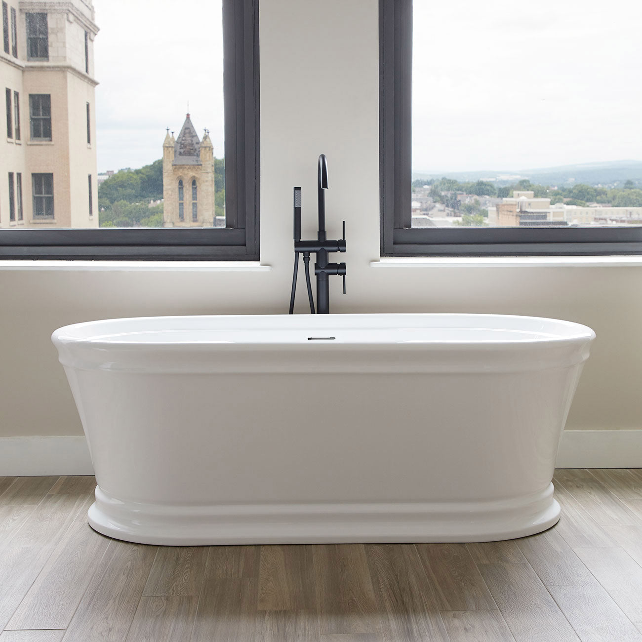 MAIDSTONE Alta II 67 Inch Acrylic Double Ended Freestanding Bathtub