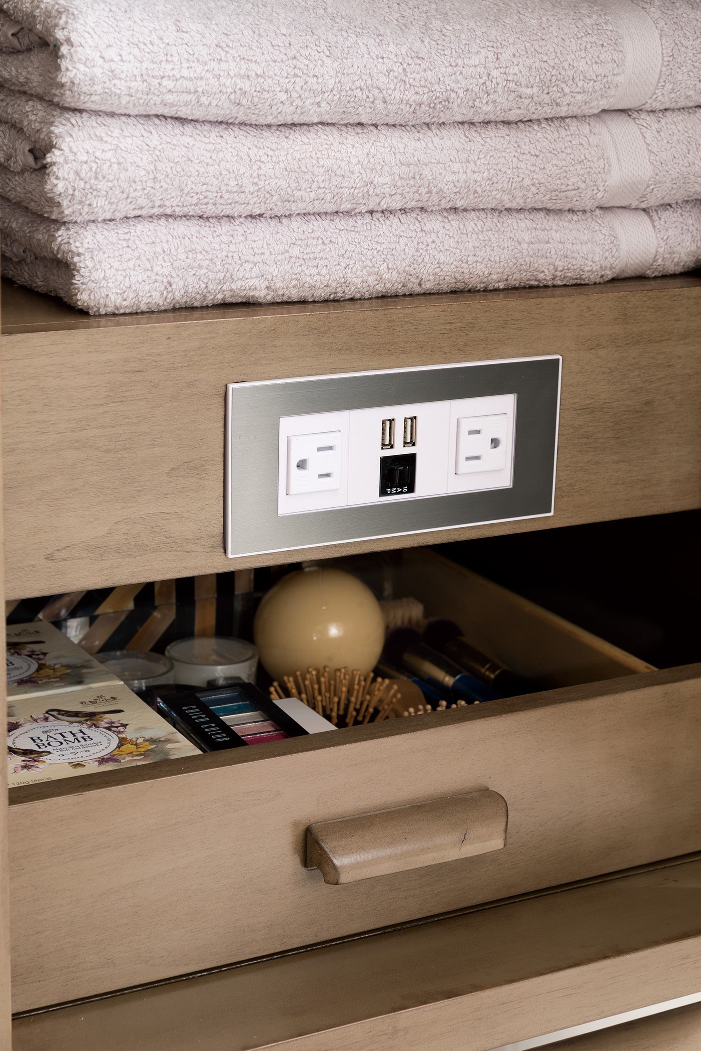 James Martin Portland 60" Double Vanity in Whitewashed Walnut with 3cm Countertop and FreePower Wireless Charger