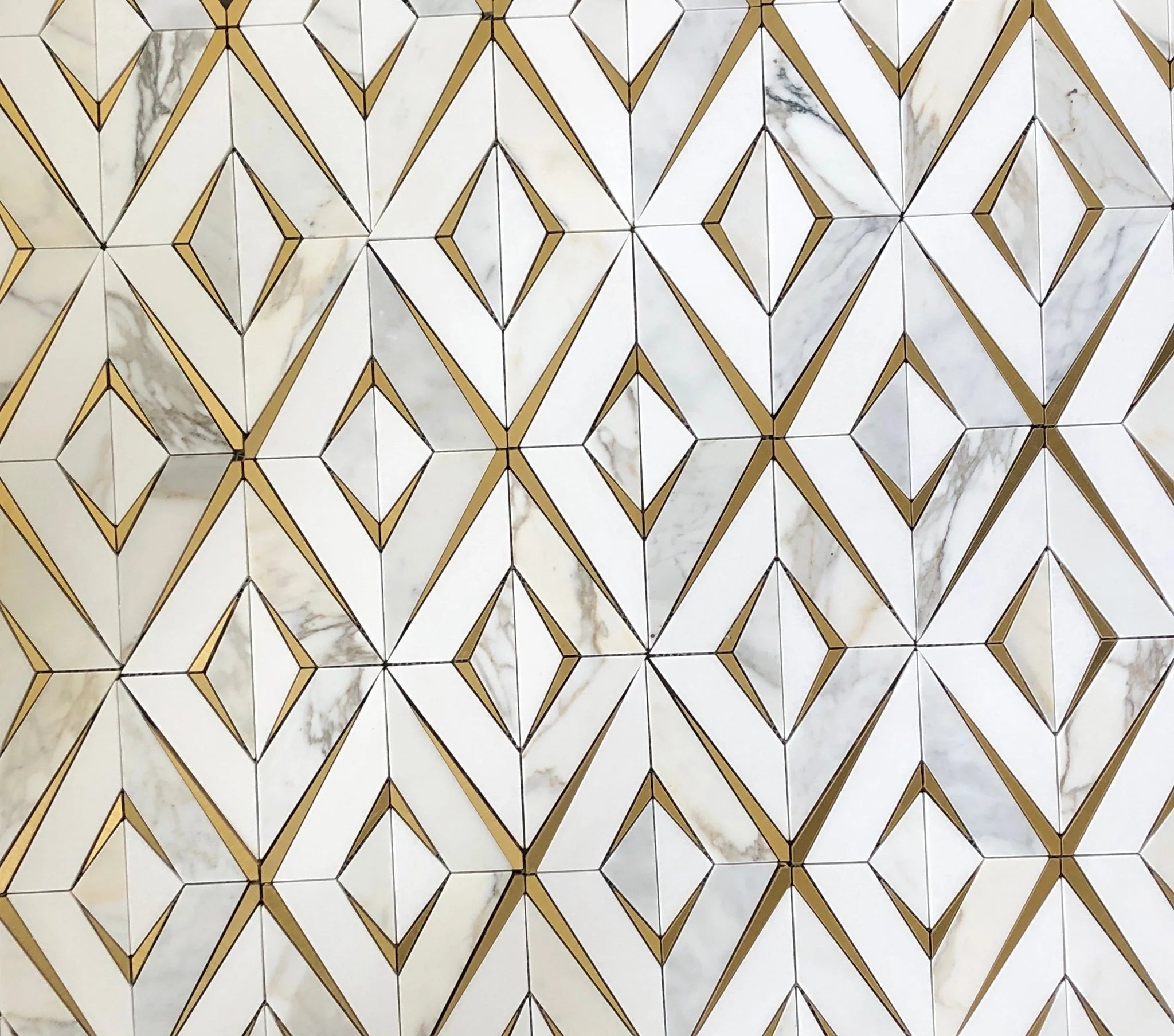 DIAMOND MOSAIC POLISHED THASSOS CALACATTA  AND BRASS
