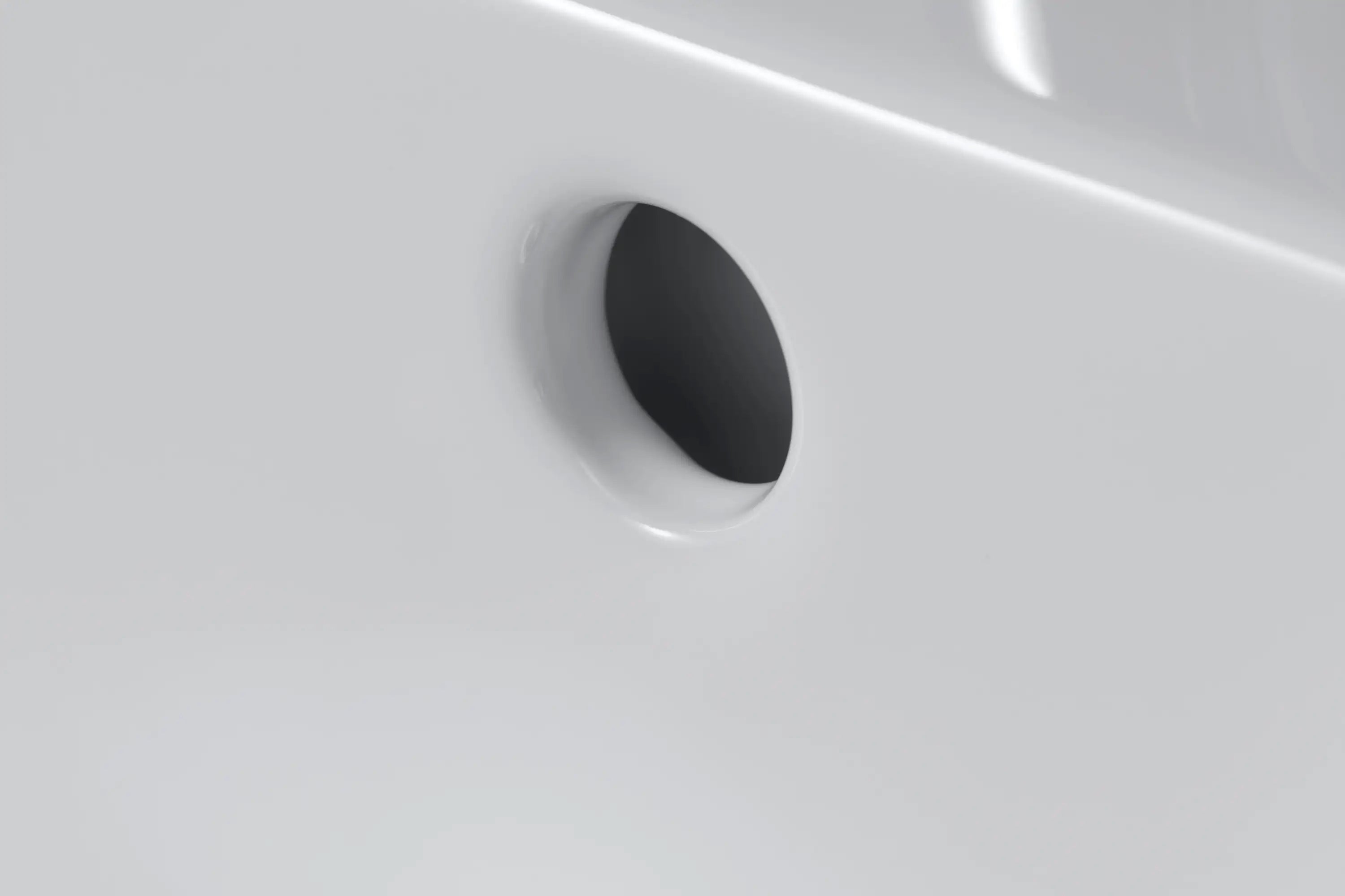 Duravit Vero 31 1/2'' Rectangular Vessel Sink in White with Single Faucet Hole and with Overflow