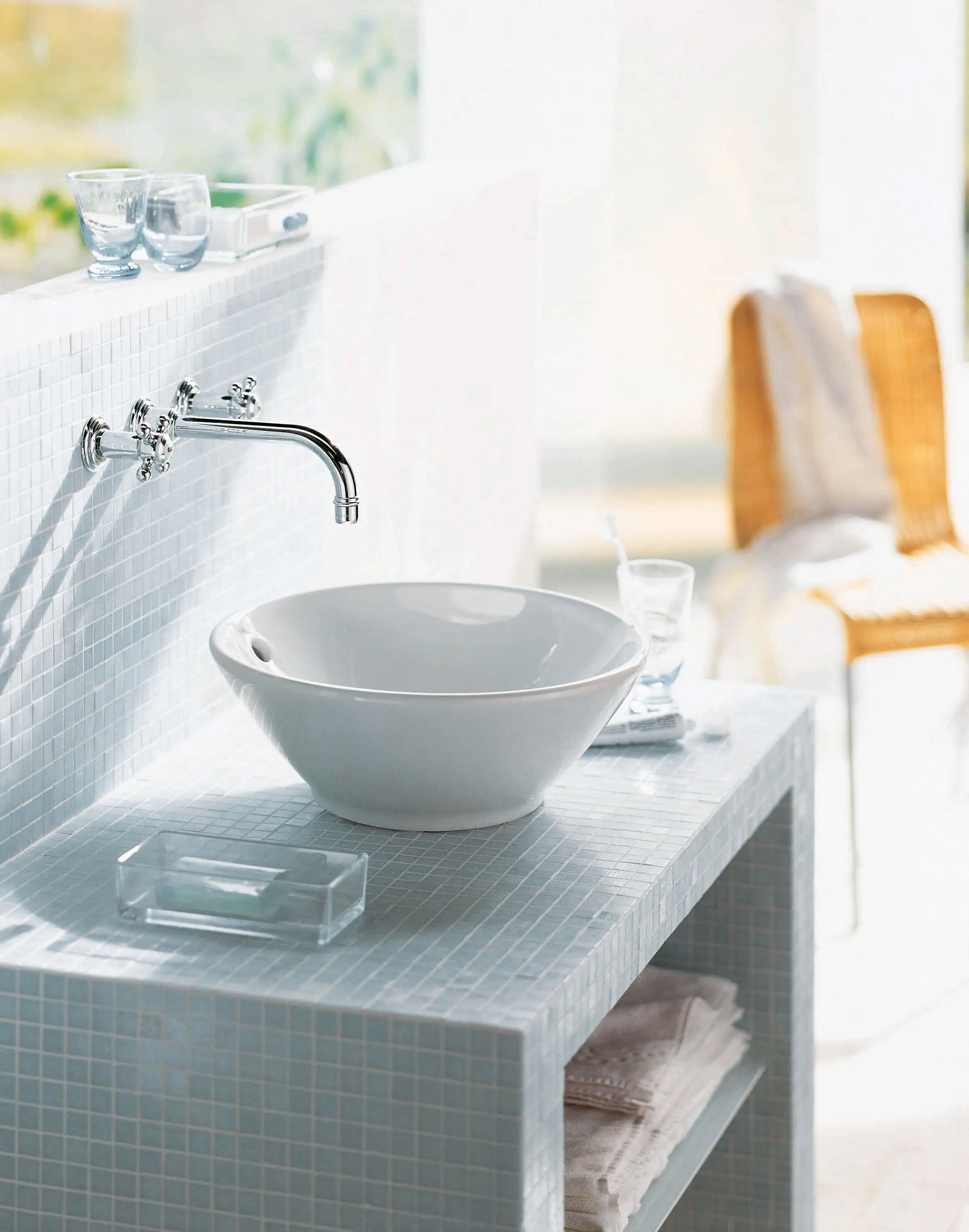 Duravit Design Classics 16 1/2'' Round Vessel Sink in White with Overflow