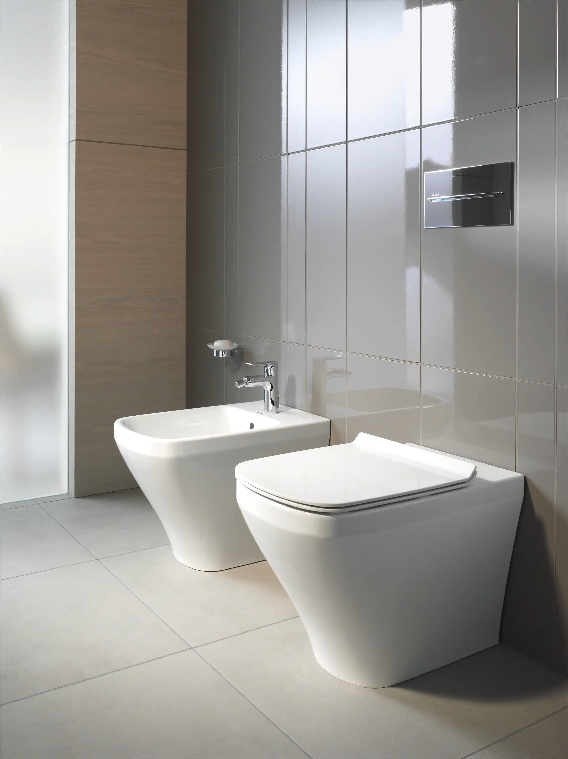 Duravit DuraStyle Single Hole Horizontal Spray Floorstanding Bidet in White