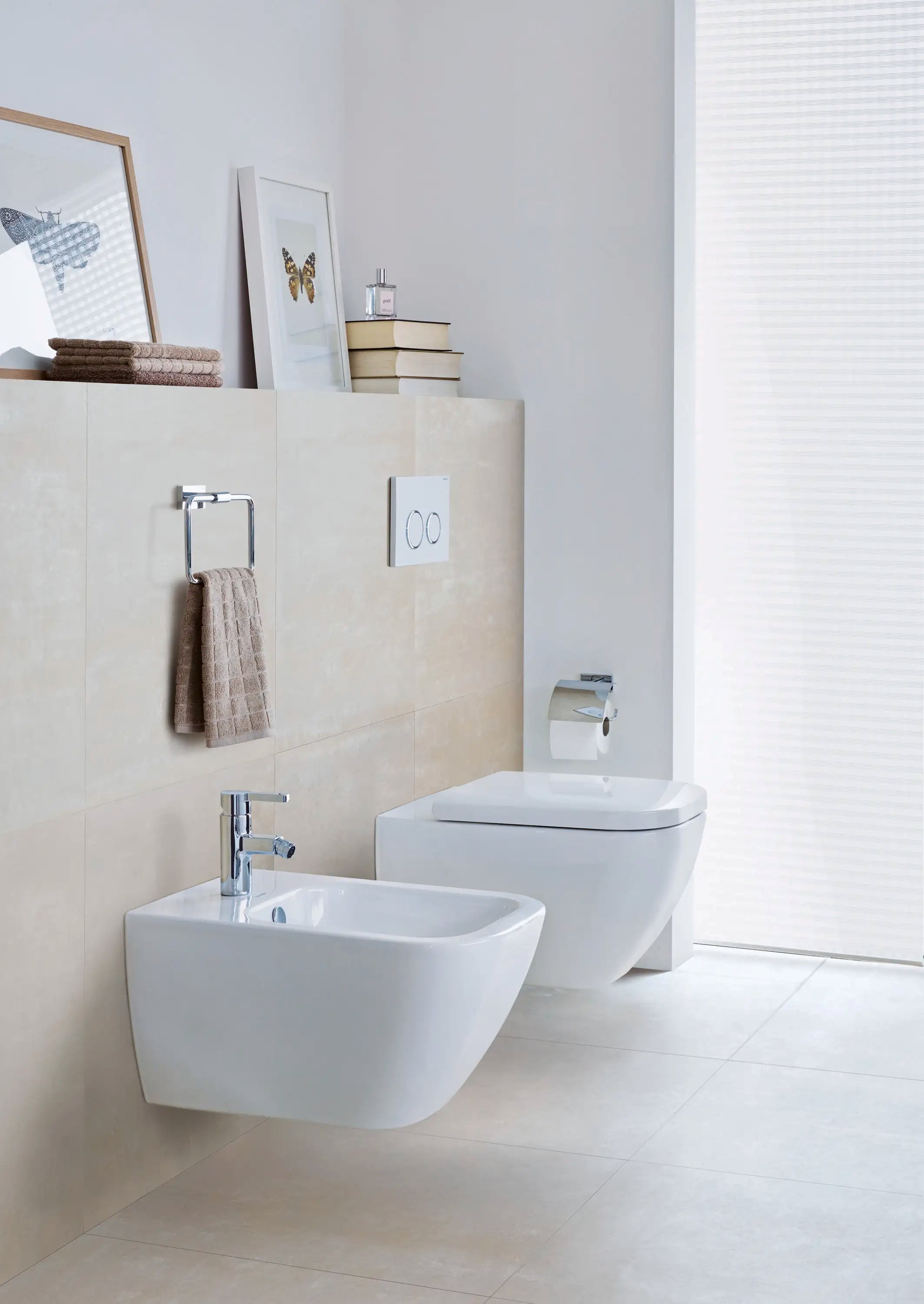 Duravit Happy D.2 Single Hole Horizontal Spray Wall Mount Bidet