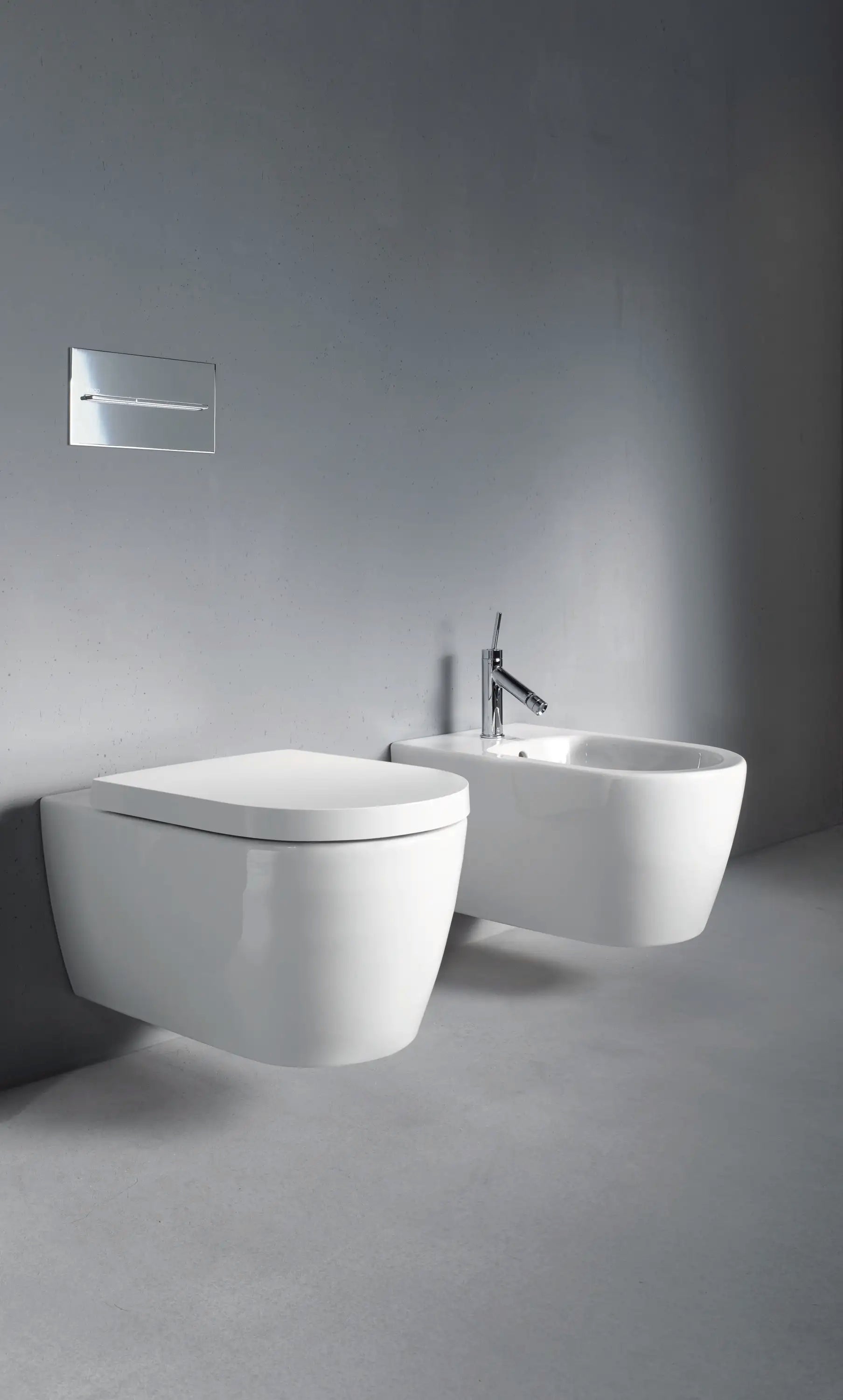 Duravit ME by Starck Single Hole Horizontal Spray Wall Mount Bidet in White