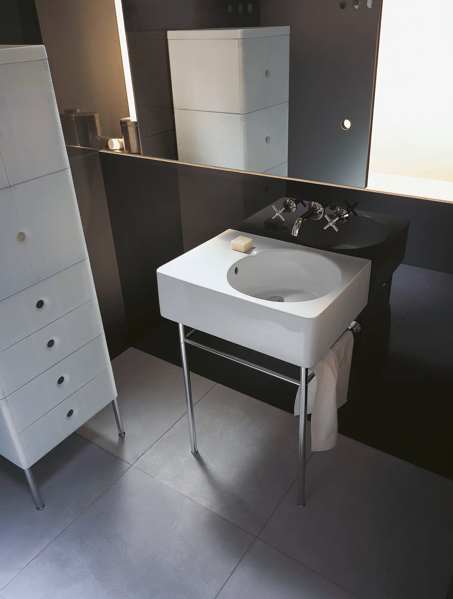 Duravit Design Classics 25 5/8'' Rectangular Wall Mounted Sink in White with Overflow