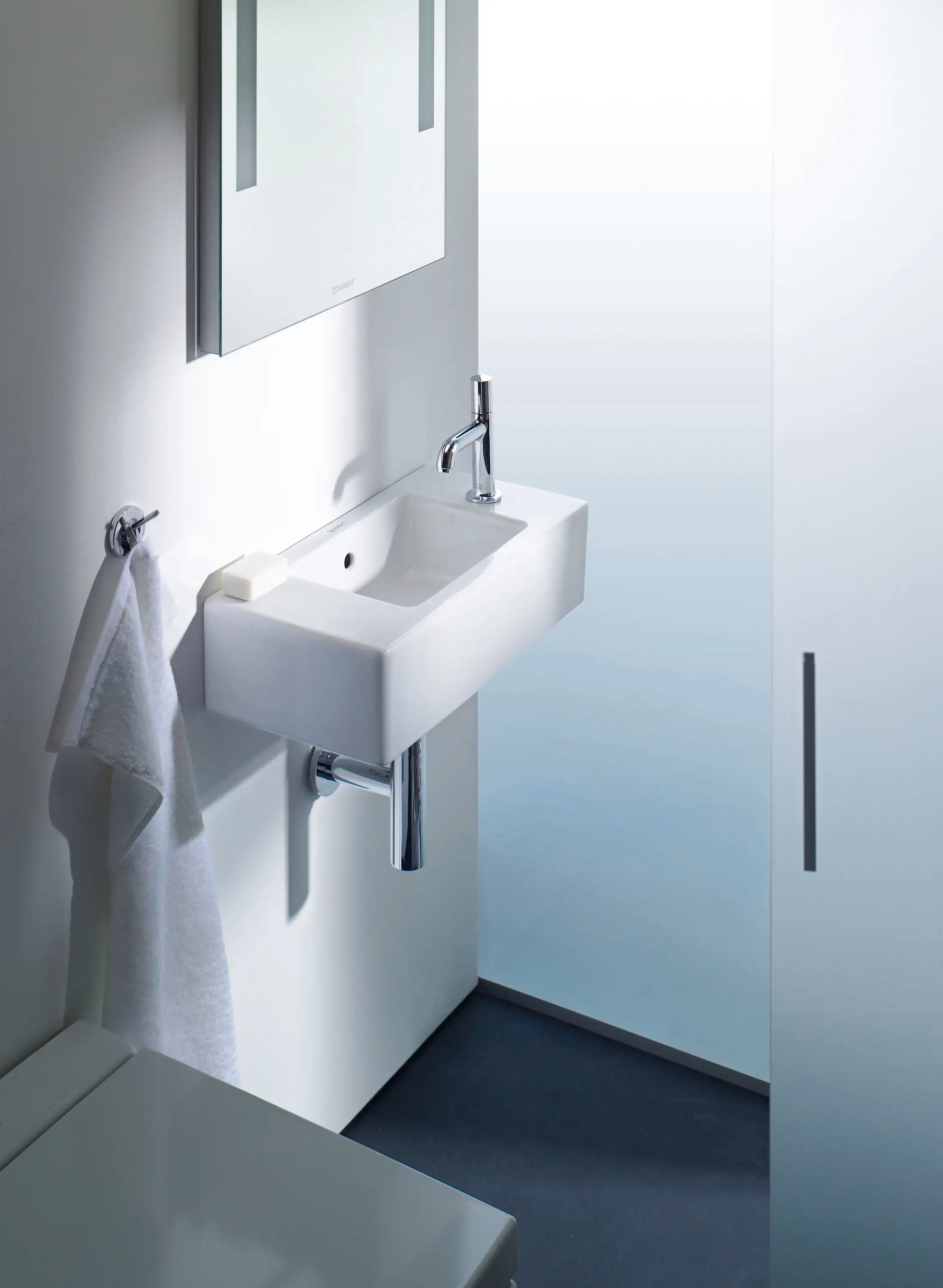 Duravit Vero 9 7/8'' Rectangular Wall Mounted Sink in White with Single Faucet Hole and with Overflow