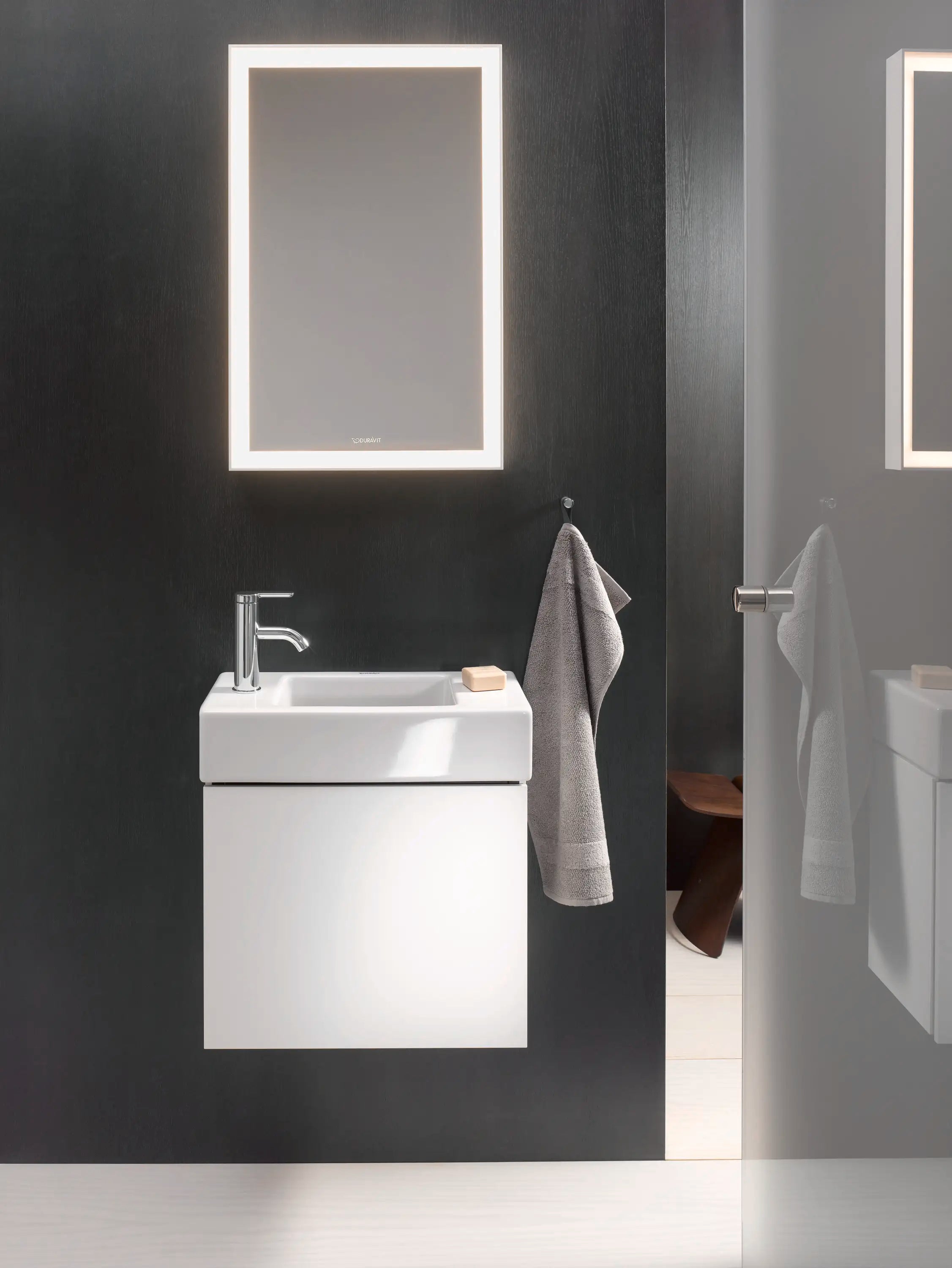 Duravit Vero 19 5/8'' Rectangular Wall Mounted Sink in White with Single Faucet Hole and