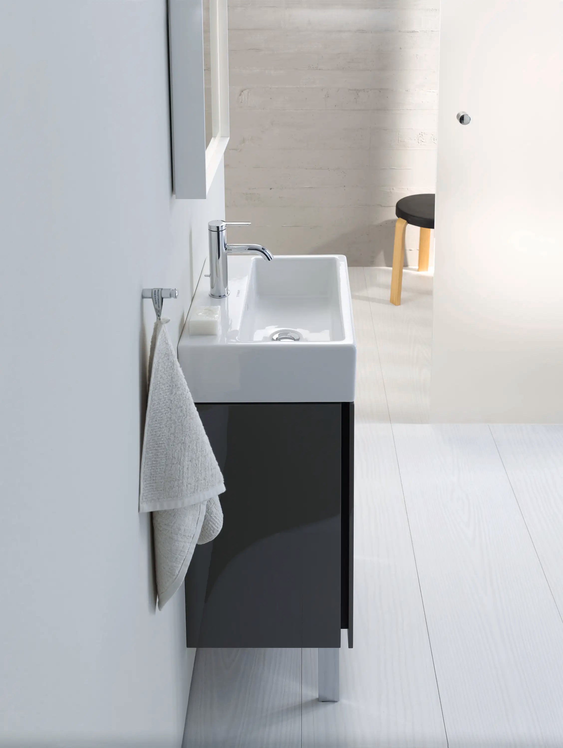 Duravit Vero 15 3/4'' Rectangular Wall Mounted Sink in White with Single Faucet Hole and with Overflow