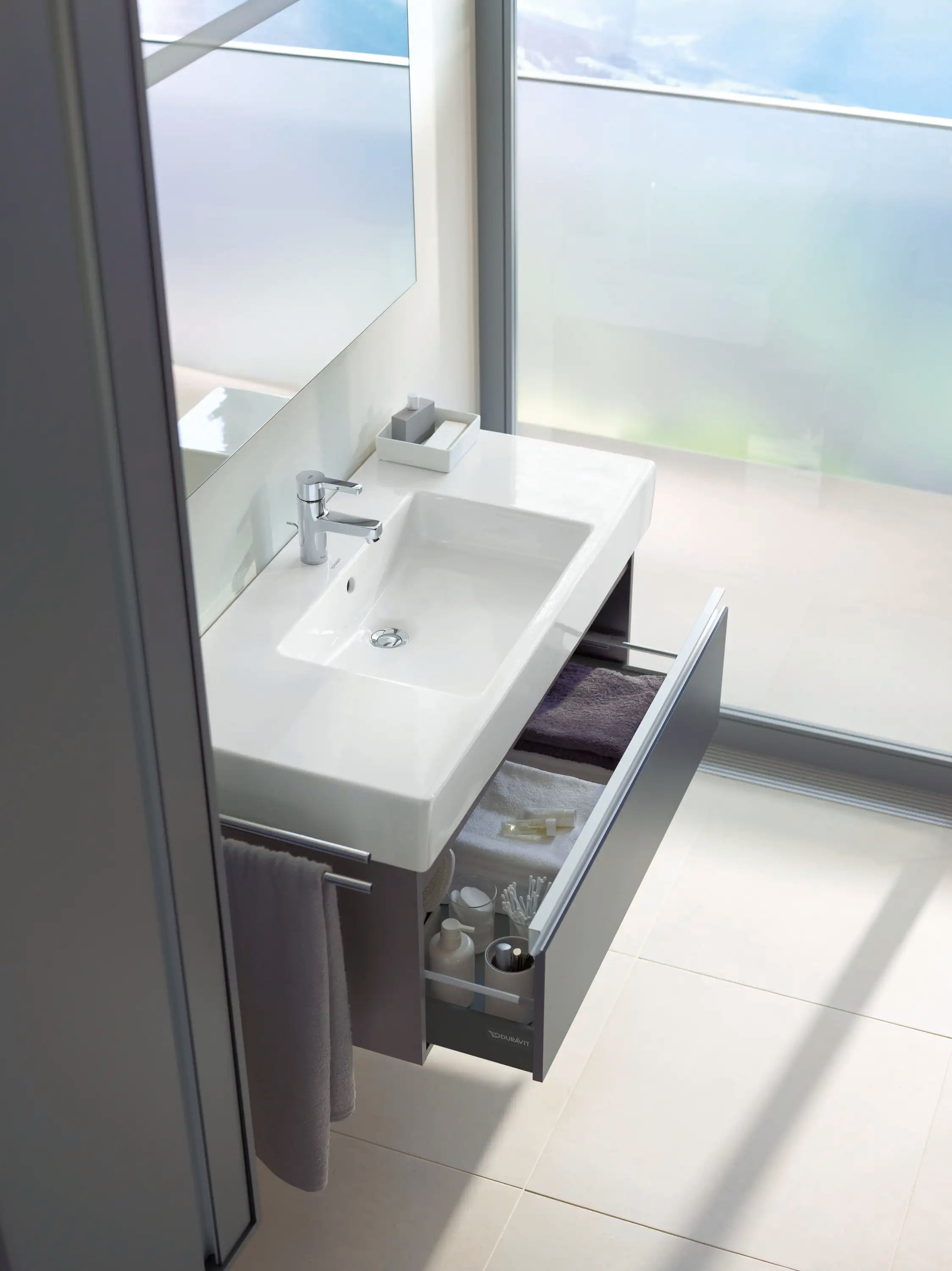 Duravit Vero 41 3/8'' Rectangular Wall Mounted Sink in White with Single Faucet Hole and with Overflow