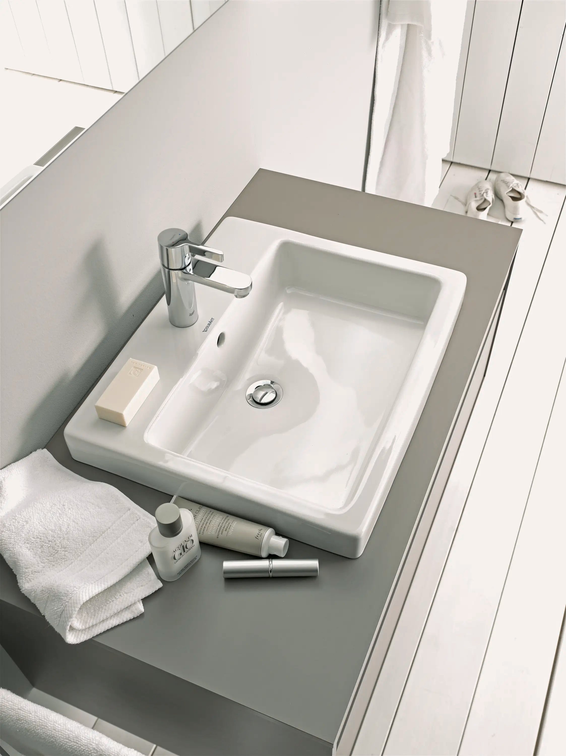 Duravit Vero 21 5/8'' Rectangular Drop In Sink in White with Single Faucet Hole and Overflow