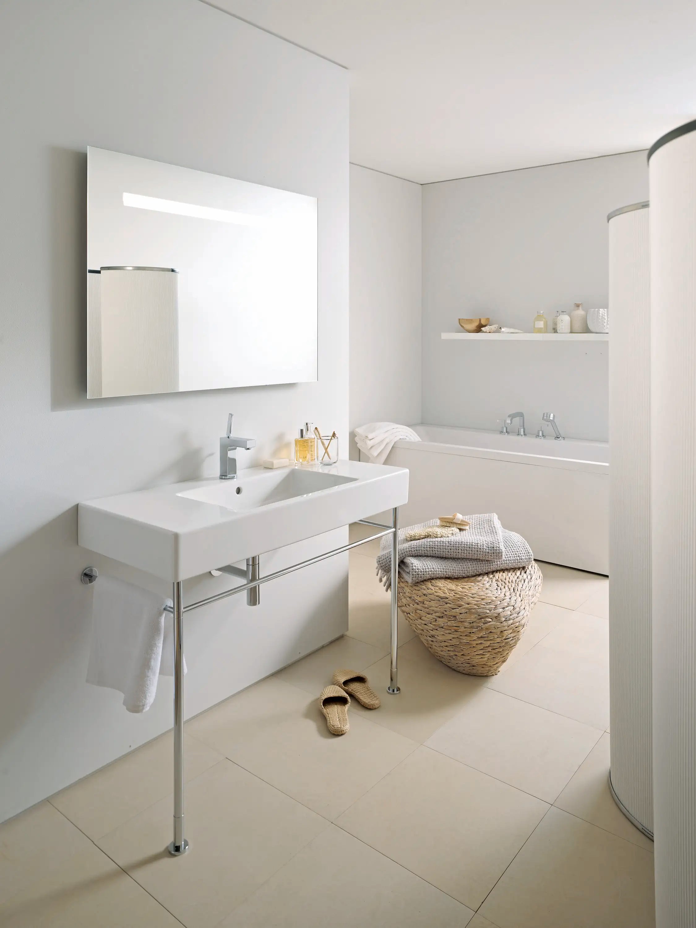 Duravit Vero 49 1/4'' Rectangular Wall Mounted Sink in White with Single Faucet Hole and with Overflow