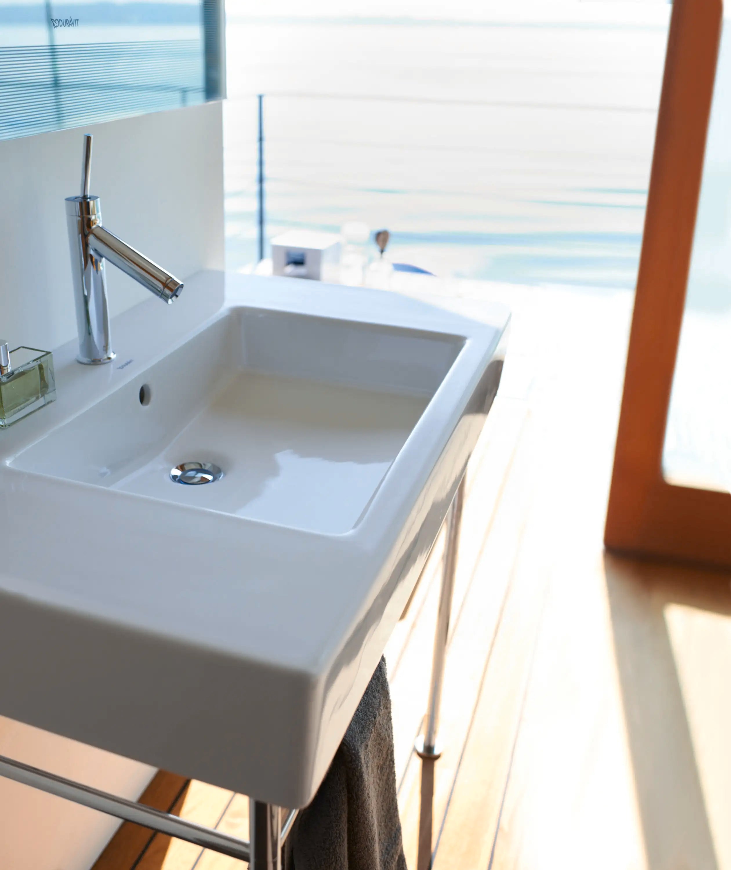Duravit Vero 33 1/2'' Rectangular Wall Mounted Sink in White with Single Faucet Hole and with Overflow