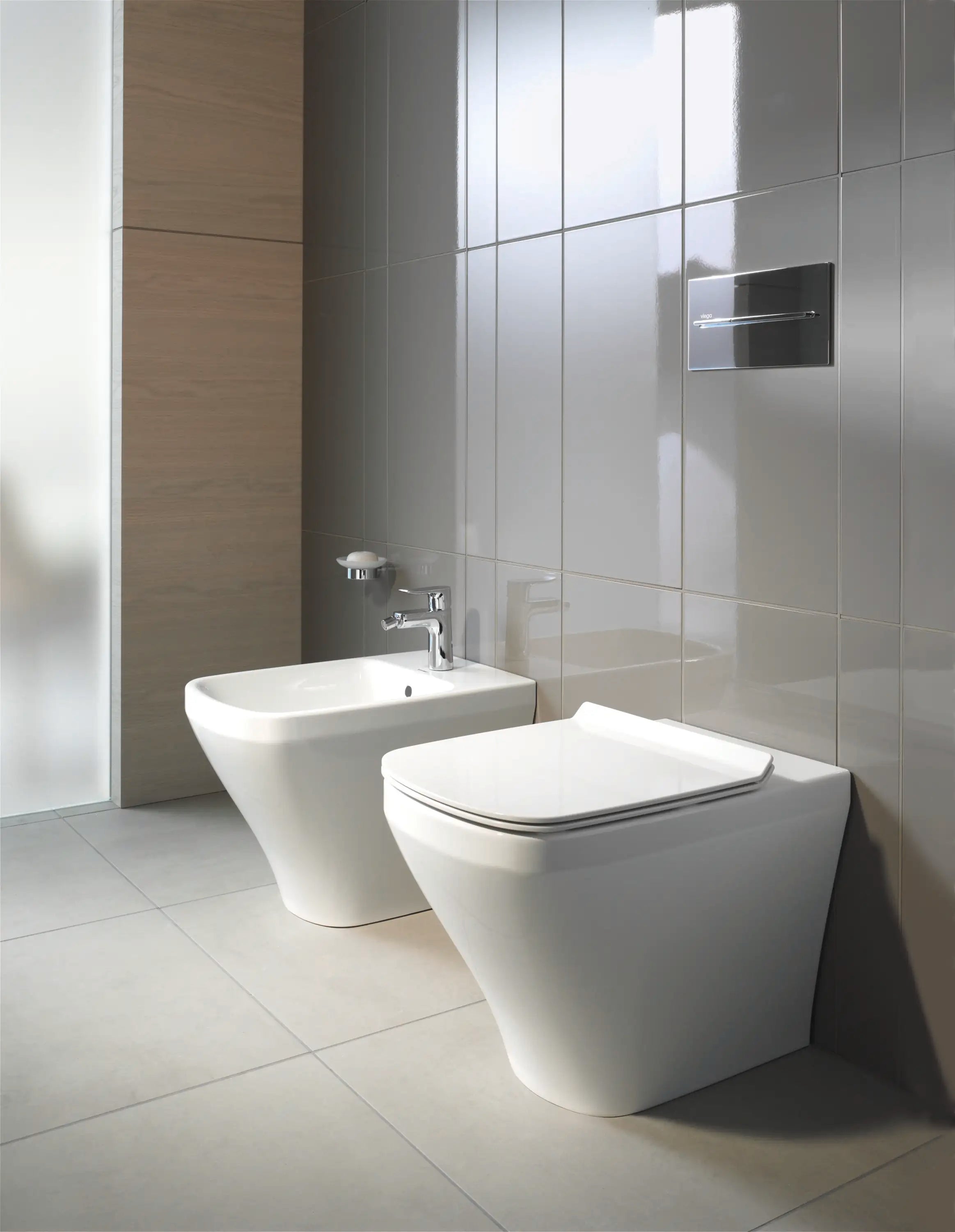 Duravit DuraStyle Single Hole Horizontal Spray Floorstanding Bidet in White