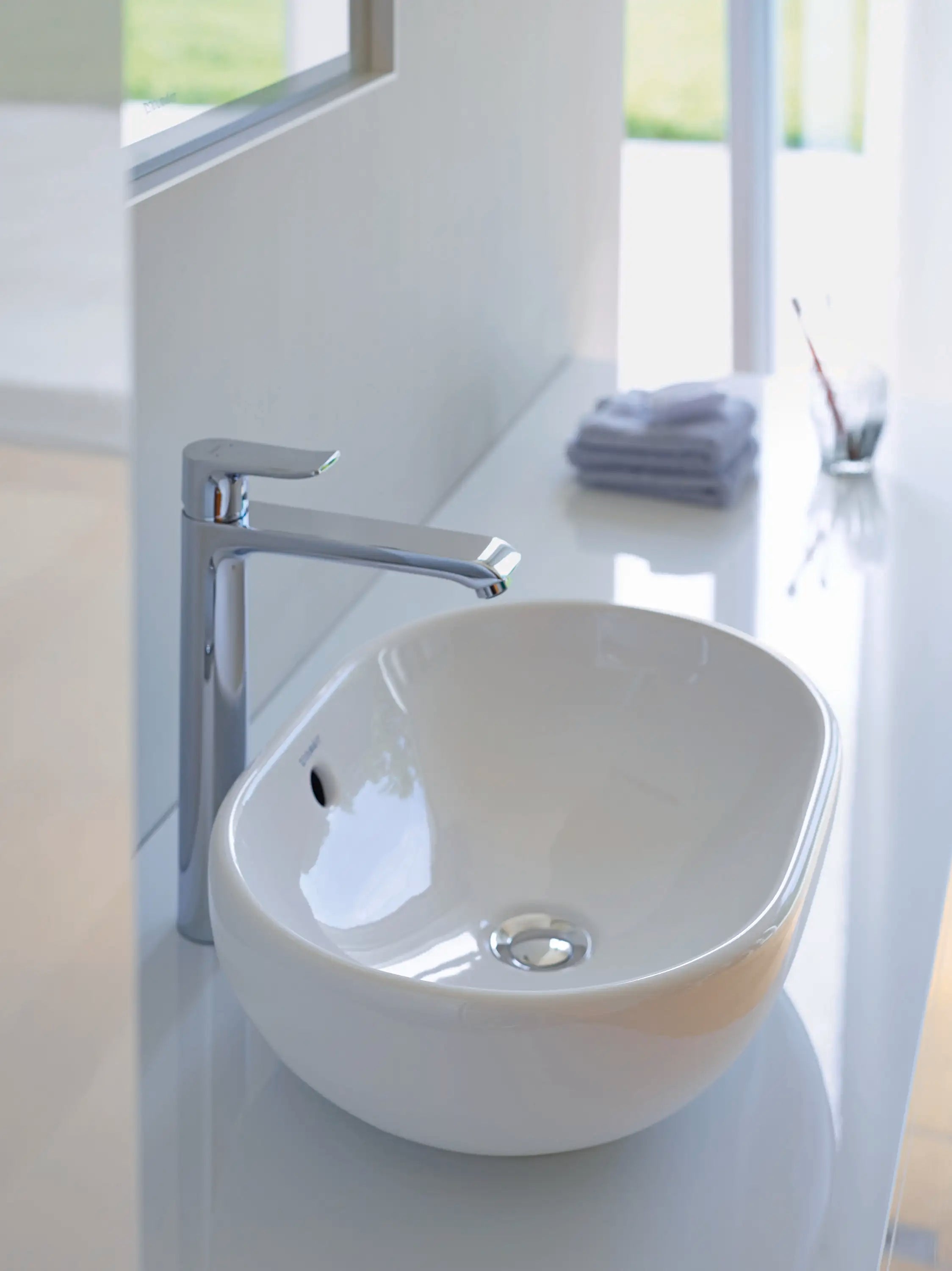 Duravit Design Classics 19 1/2'' Oval Vessel Sink in White with Overflow