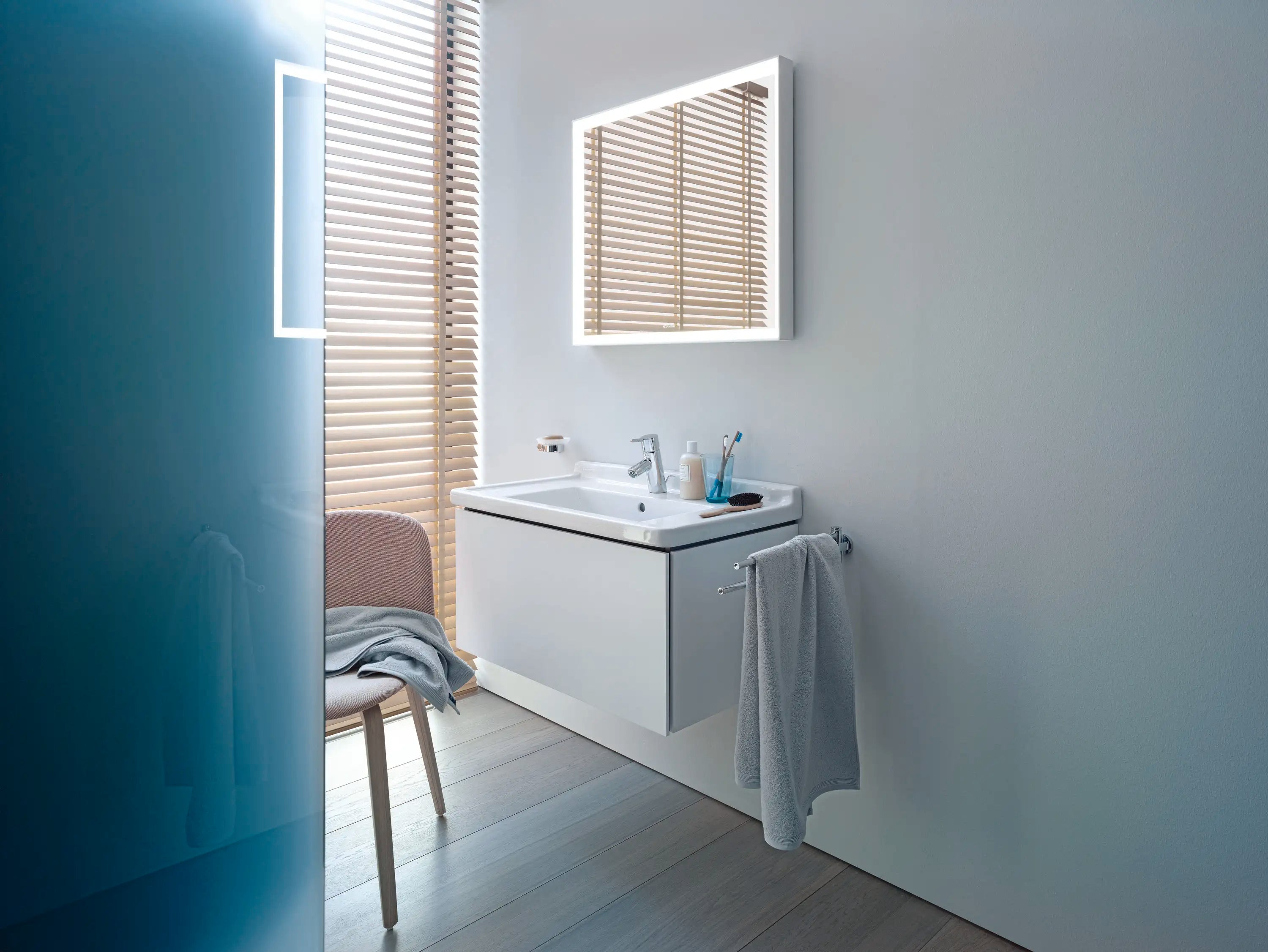 Duravit Starck 3 27 1/2'' Rectangular Wall Mounted Sink in White with Single Faucet Hole and with Overflow