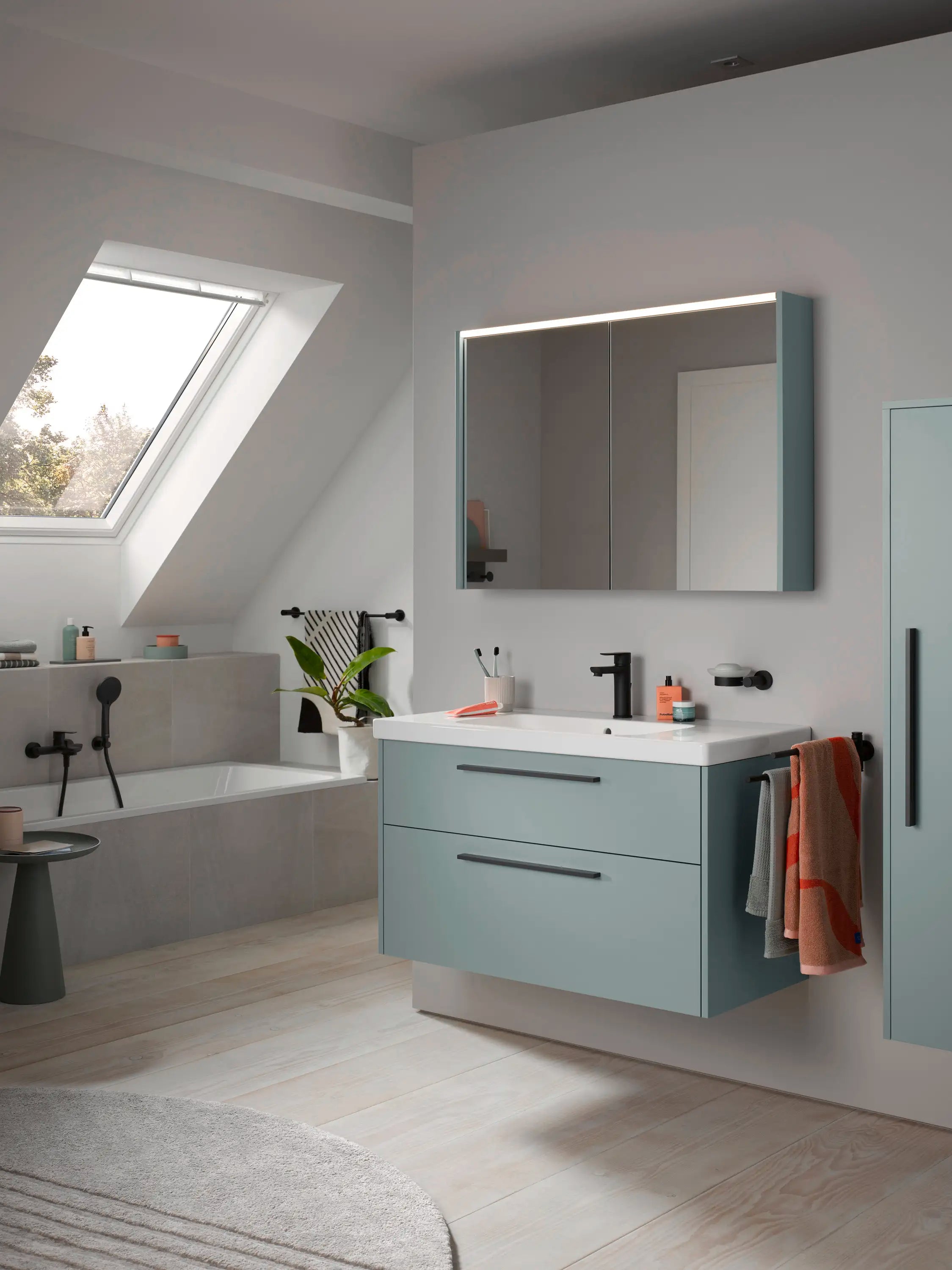 D-Code 39 3/8'' Round Wall Mounted Sink in White with Single Faucet Hole and with Overflow