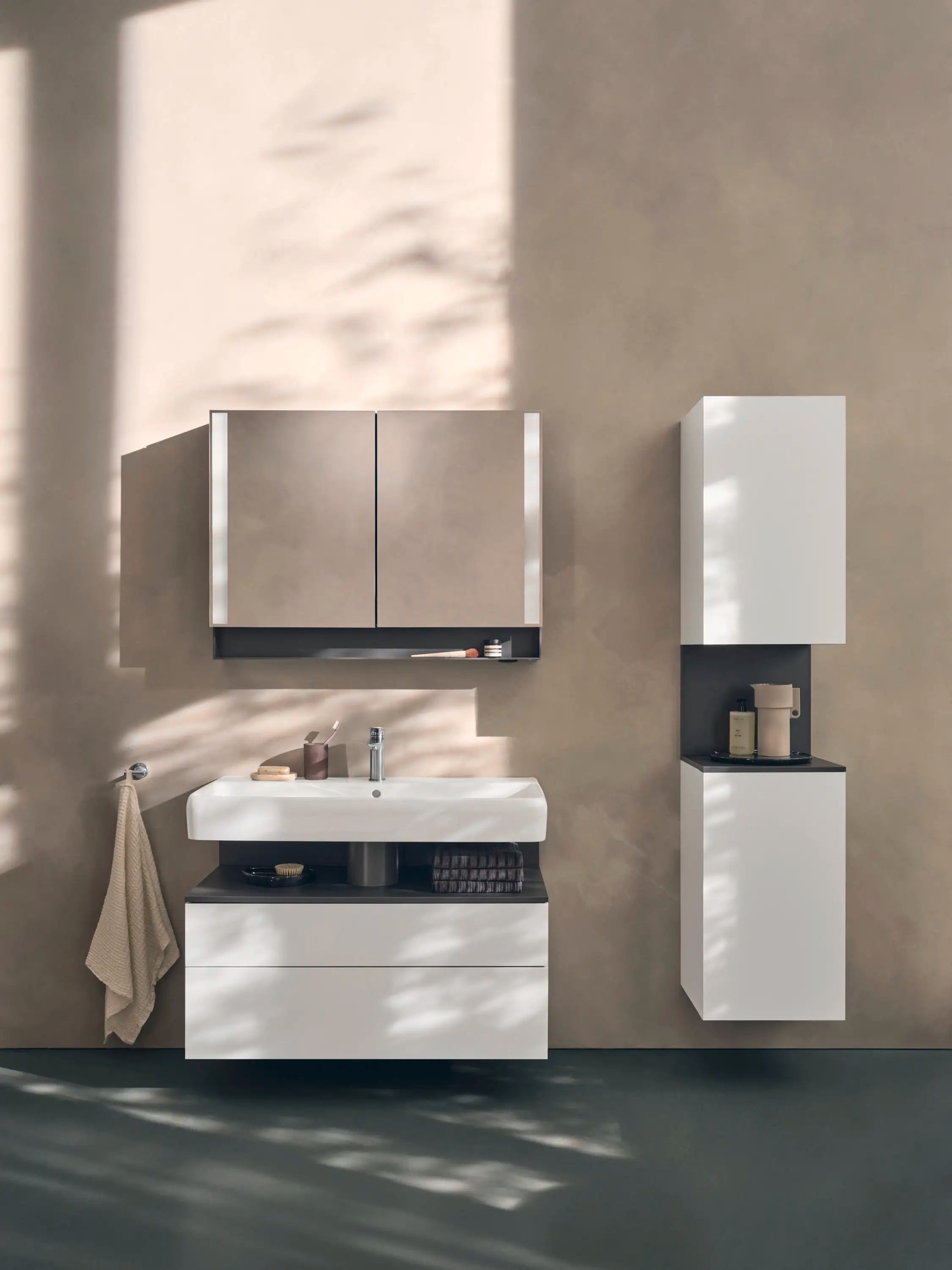 Duravit Qatego 39 3/8'' Rectangular Wall Mounted Sink in White with Single Faucet Hole and with Overflow