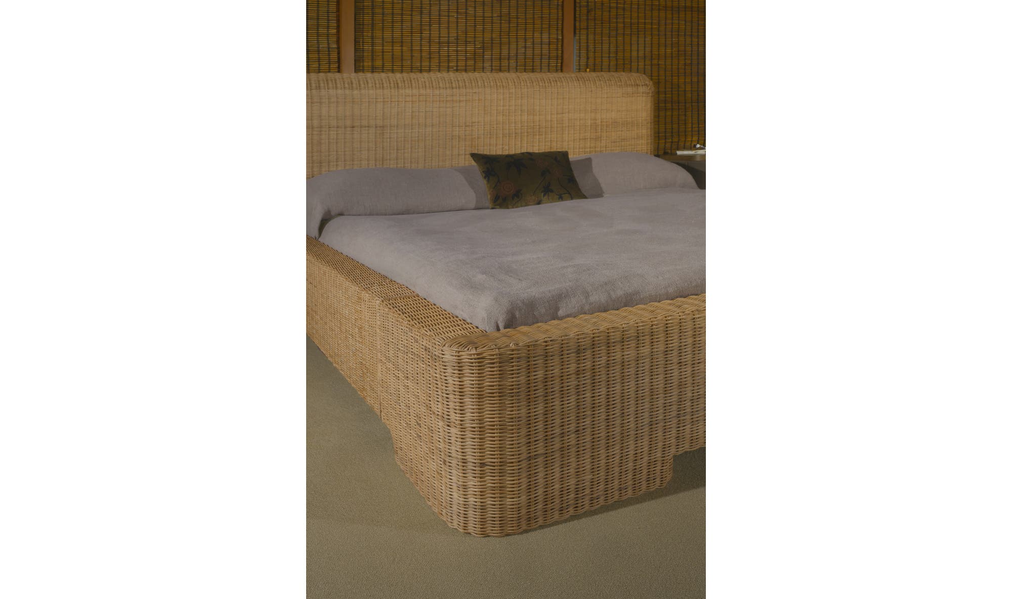 Moes Claudia Bed Queen Natural ET-1003