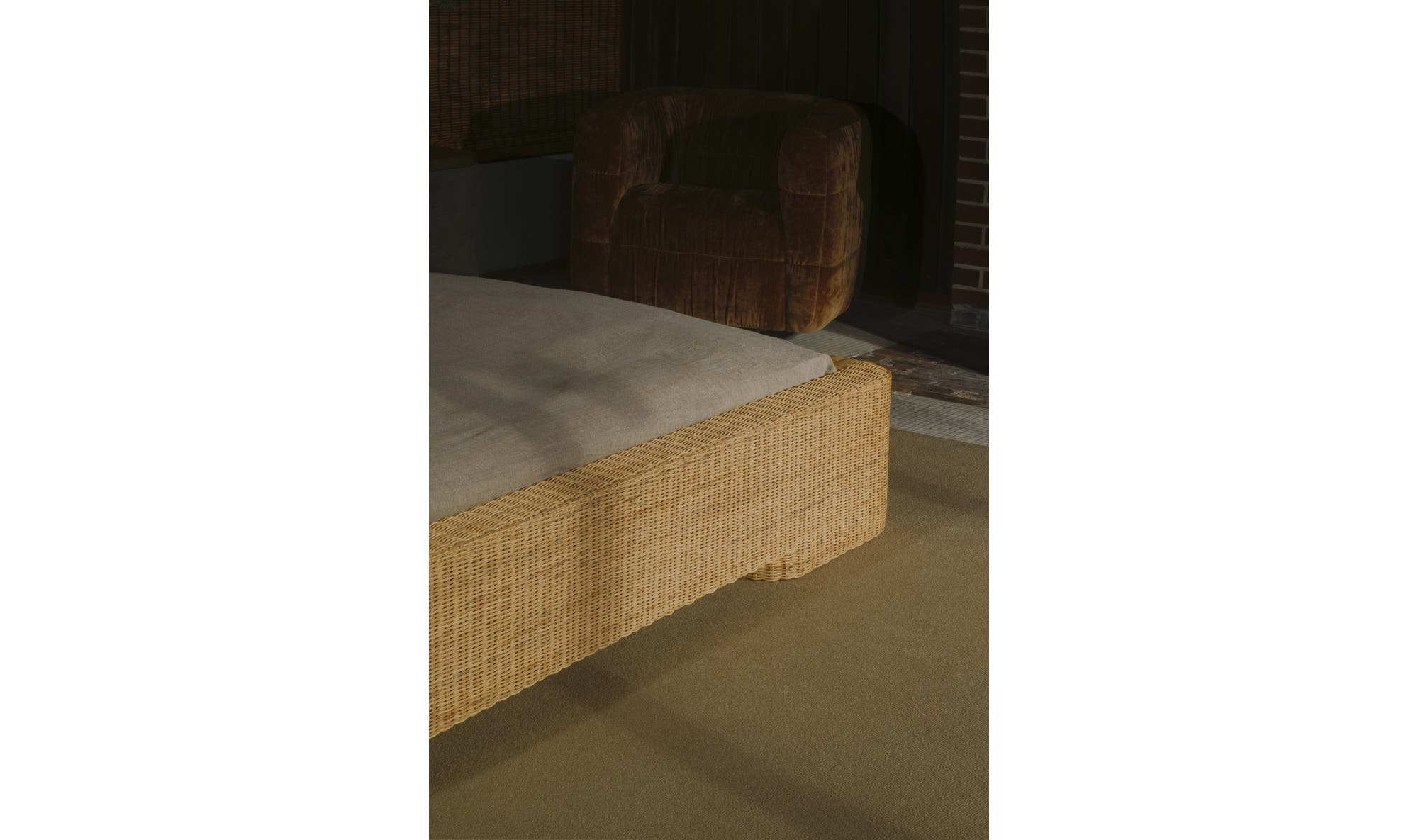 Moes Claudia Bed Queen Natural ET-1003