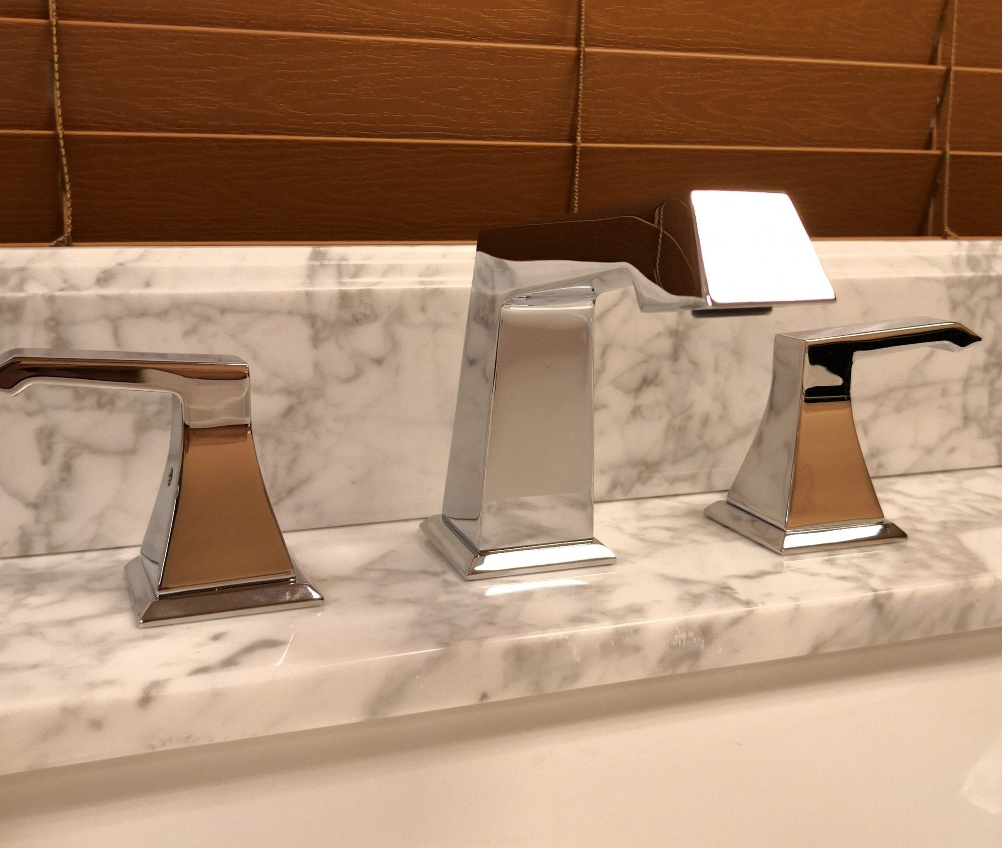 Chans Furniture LB012 Faucet Monte