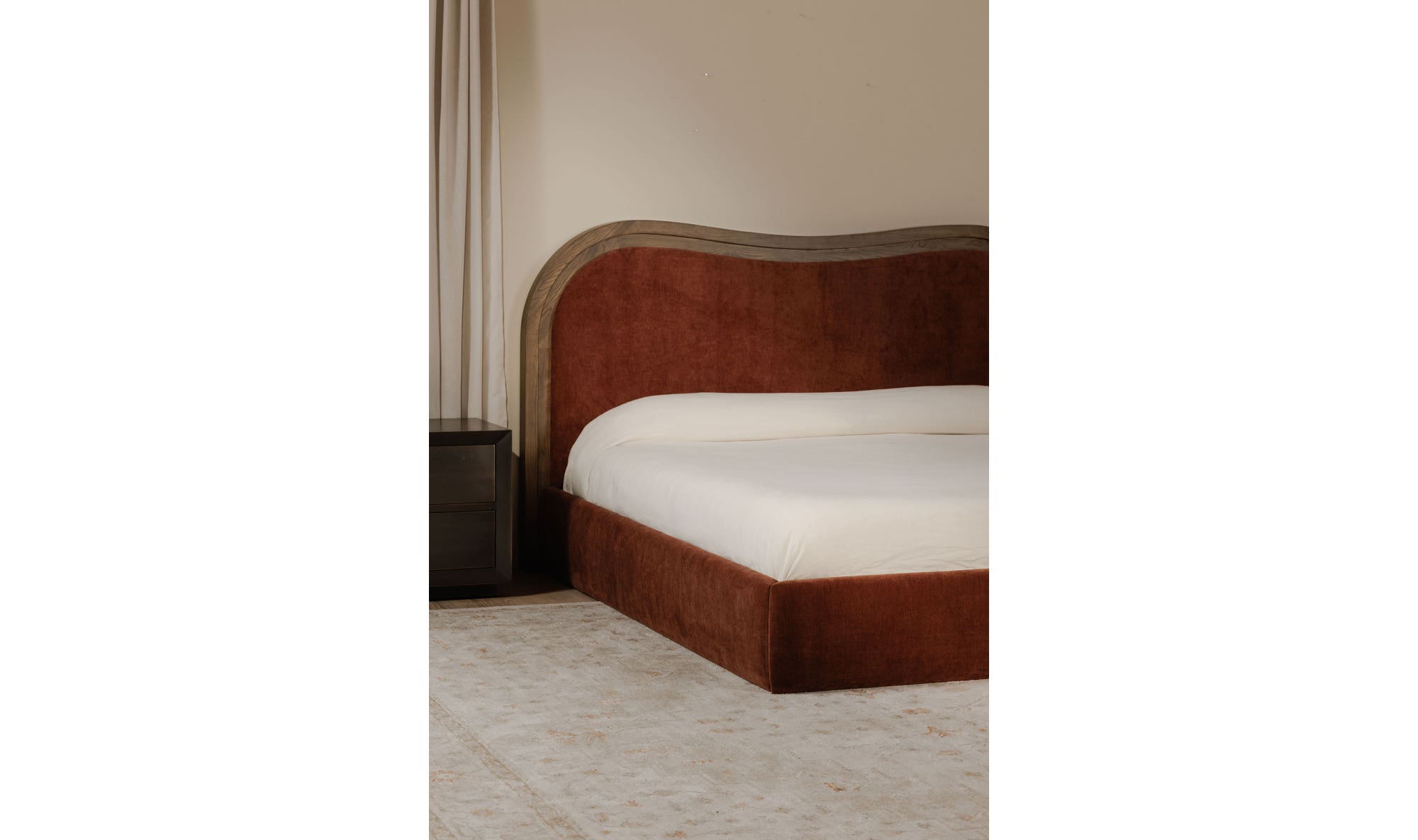 Moes Camilla Queen Bed FO-1037