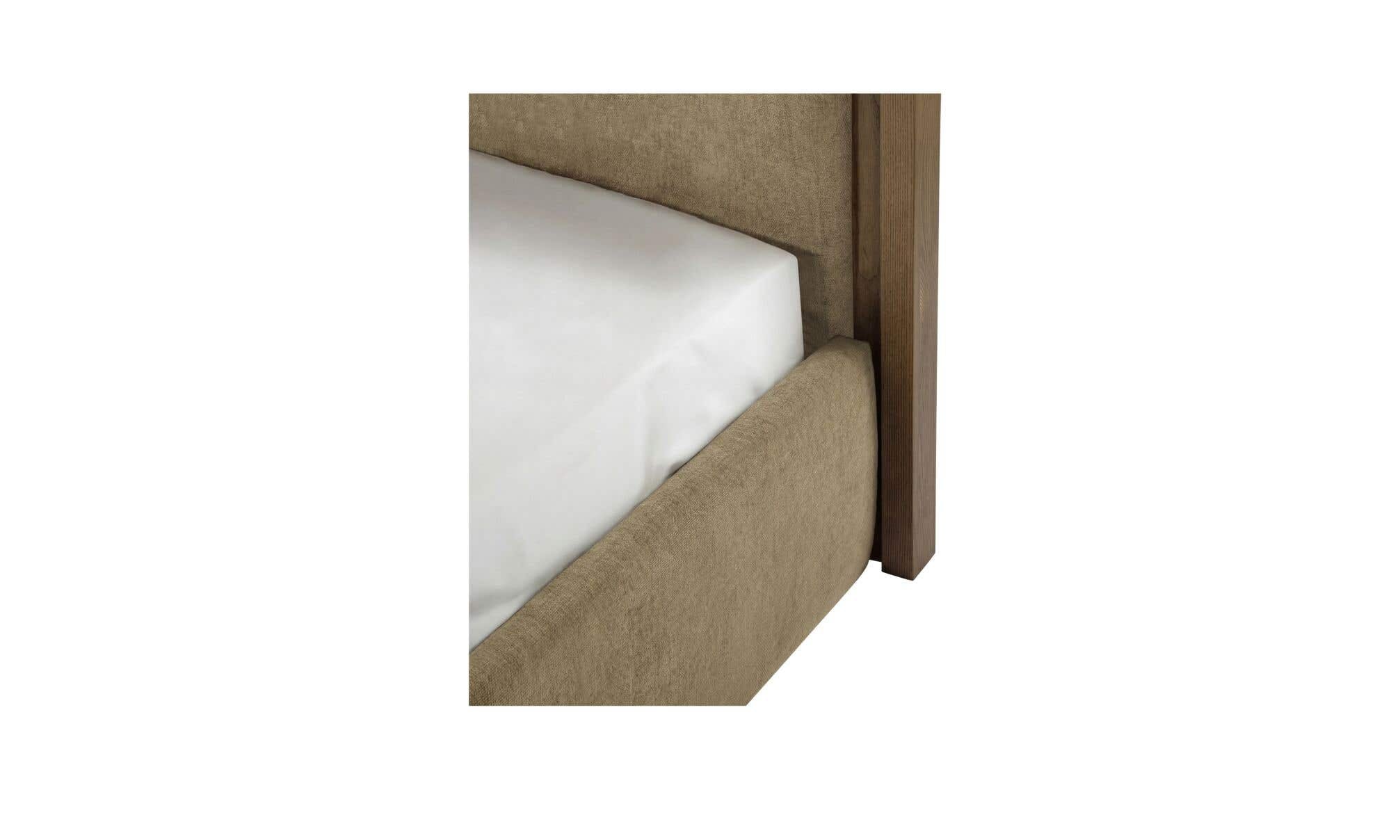 Moes Camilla Queen Bed FO-1037
