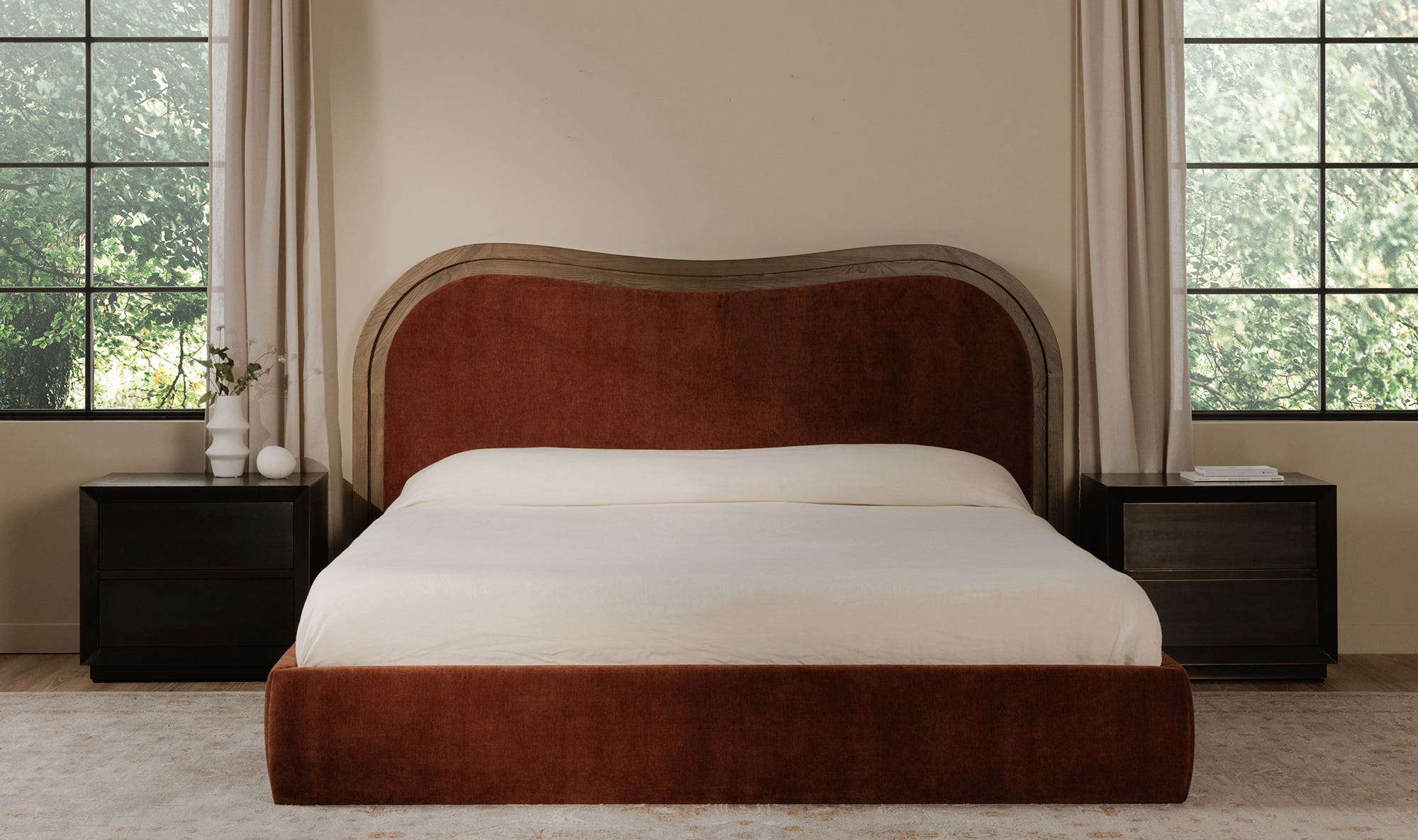 Moes Camilla King Bed FO-1038