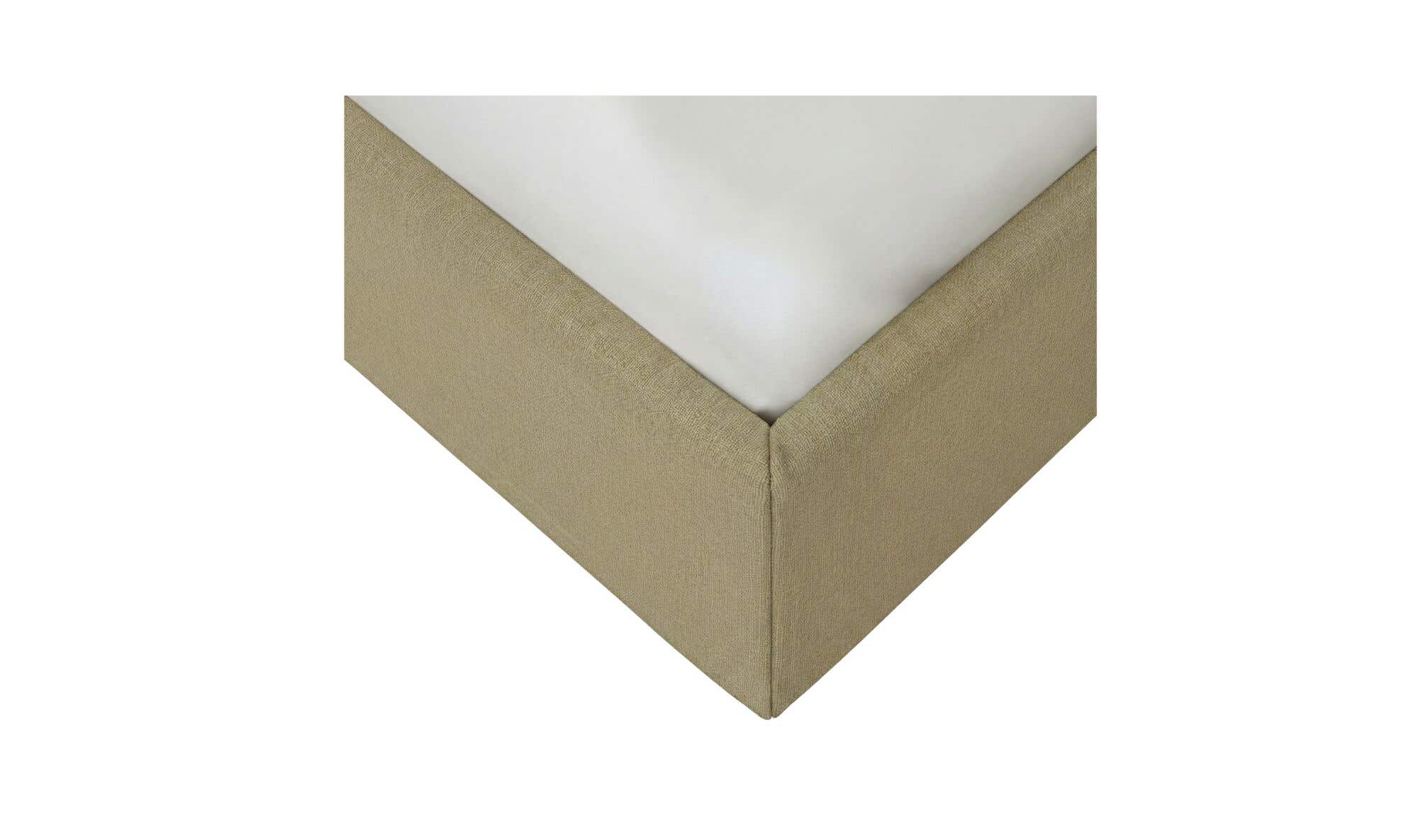 Moes Camilla King Bed FO-1038