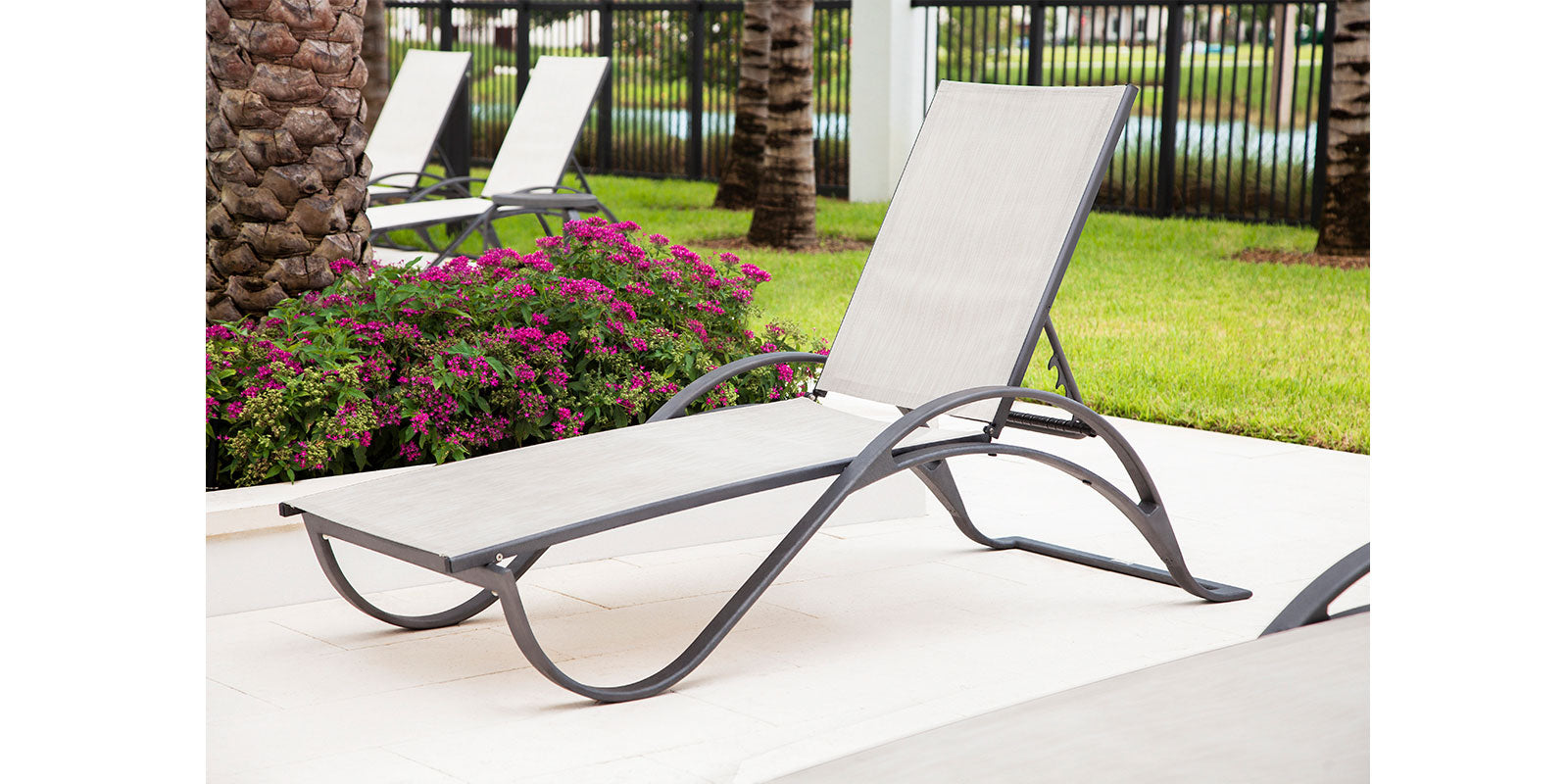 Atlantic Sled Chaise with Arms