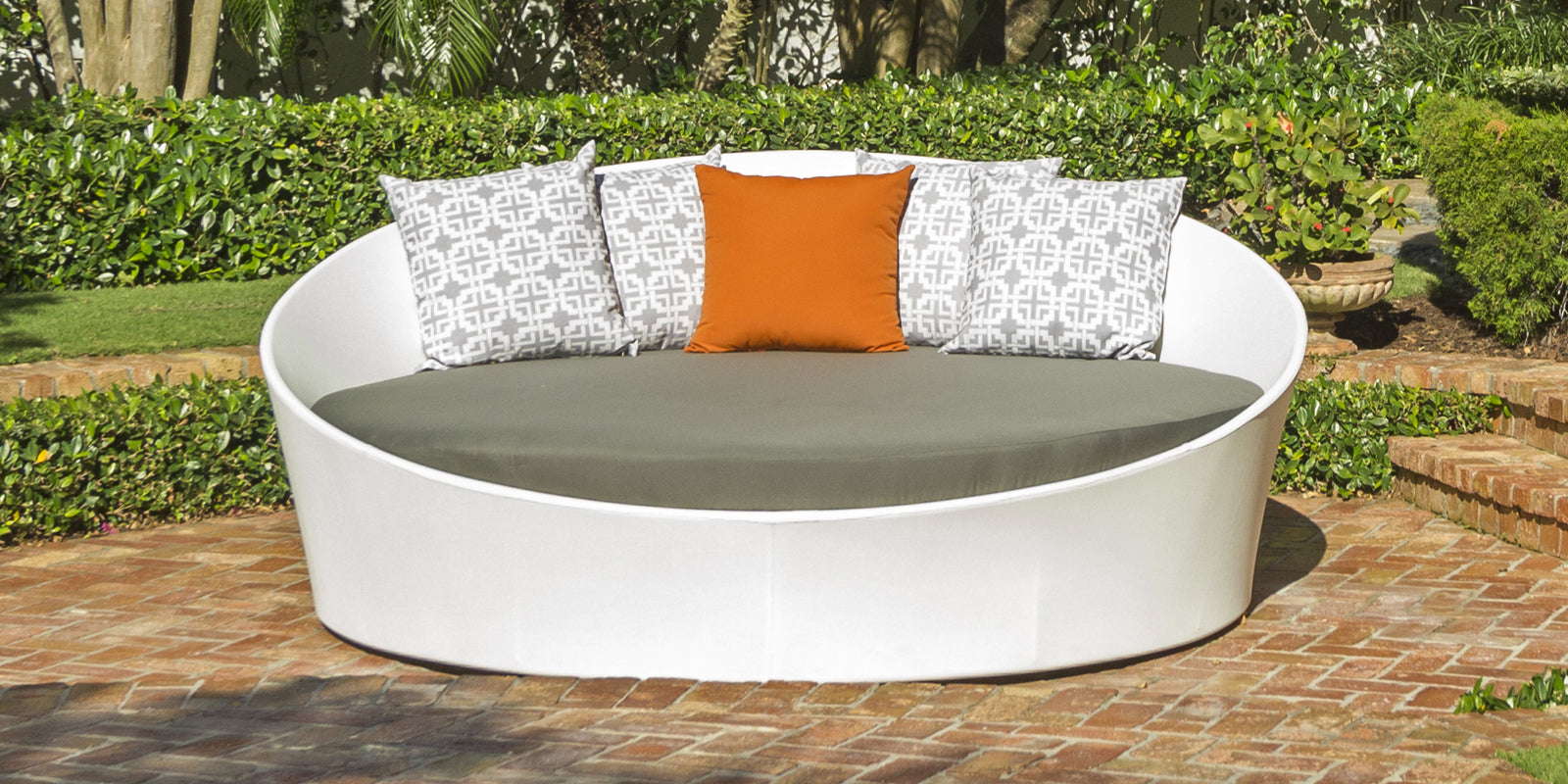 Cosmo Daybed