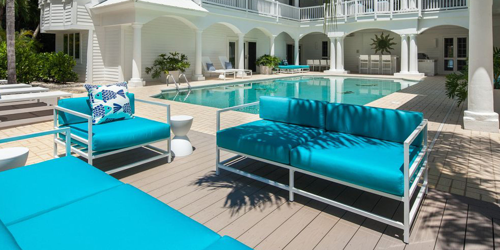 Delano Loveseat