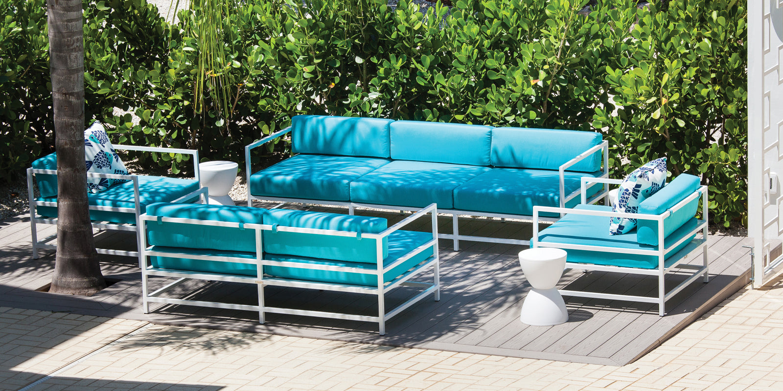 Delano Loveseat