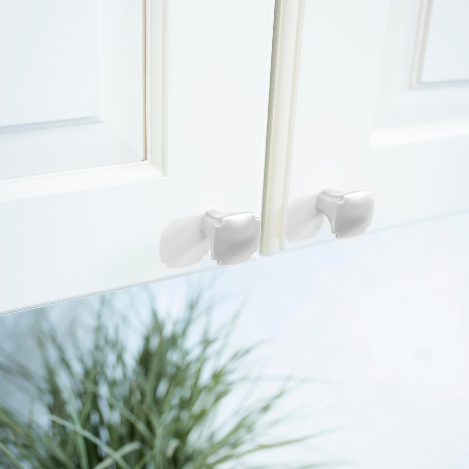 Hickory H077861, 1-1/8 Inch Square Veranda Knob