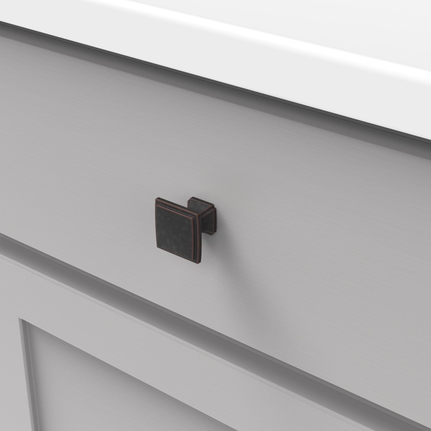 Hickory P3240, 1-1/4 Inch Square Bridges Knob