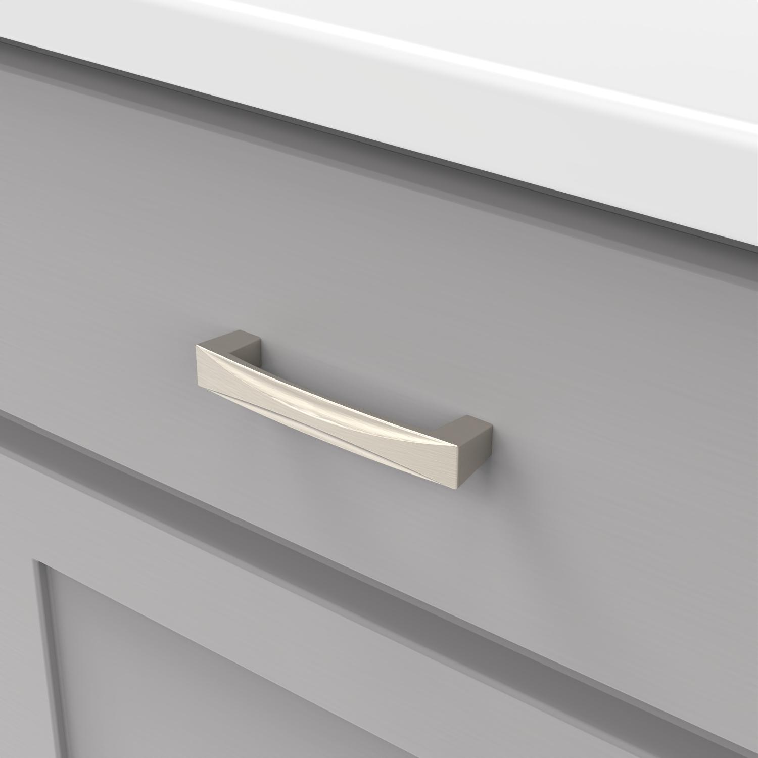 Hickory H076130, 3-3/4 Inch (96mm) Crest Pull