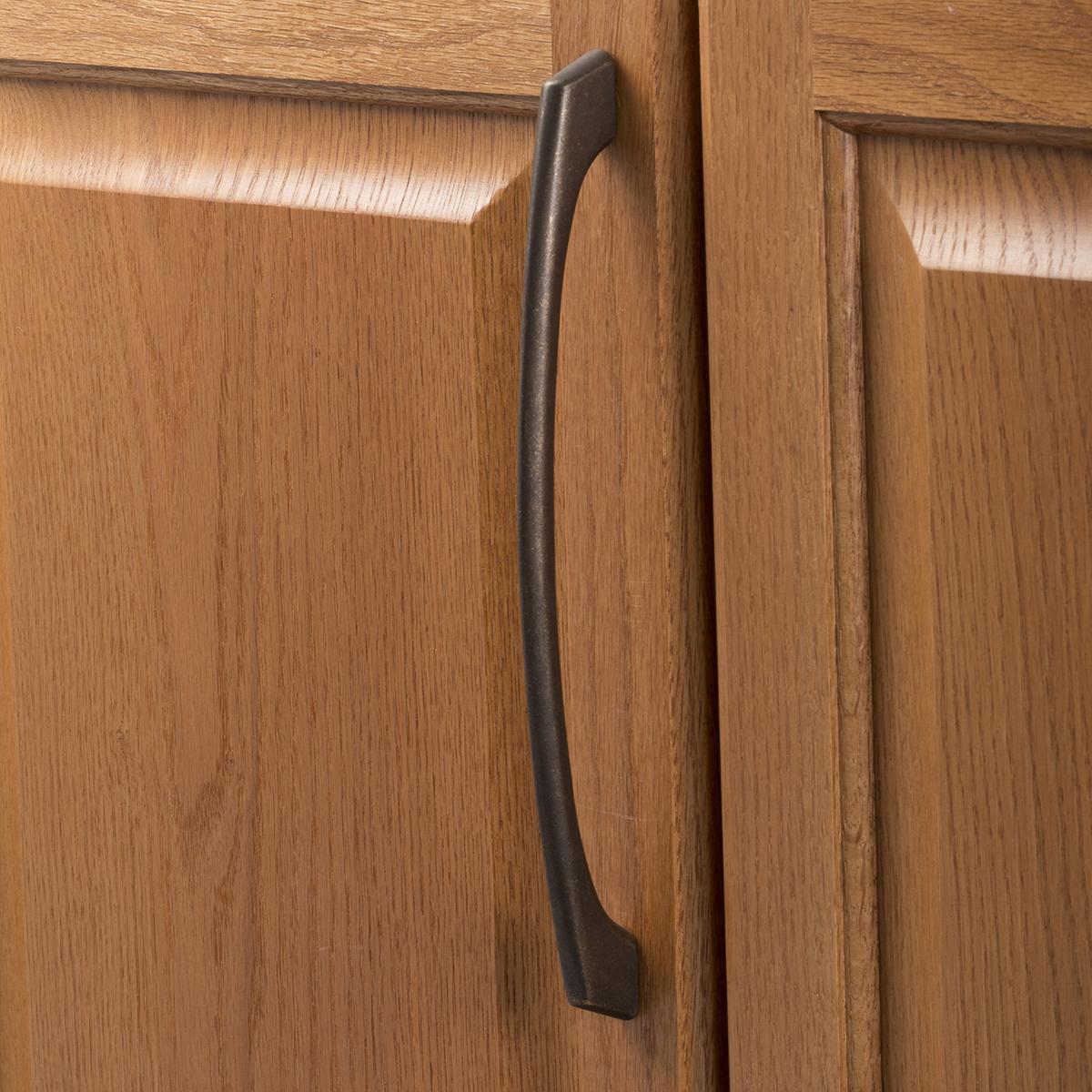 Hickory P3041, 8-13/16 Inch (224mm) Greenwich Pull