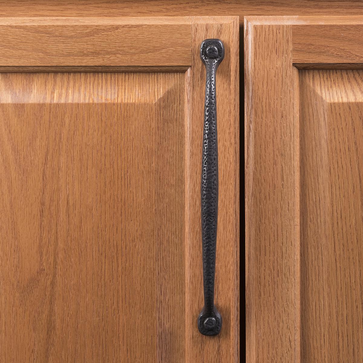 Hickory P2995, 8-13/16 Inch (224mm) Refined Rustic Pull