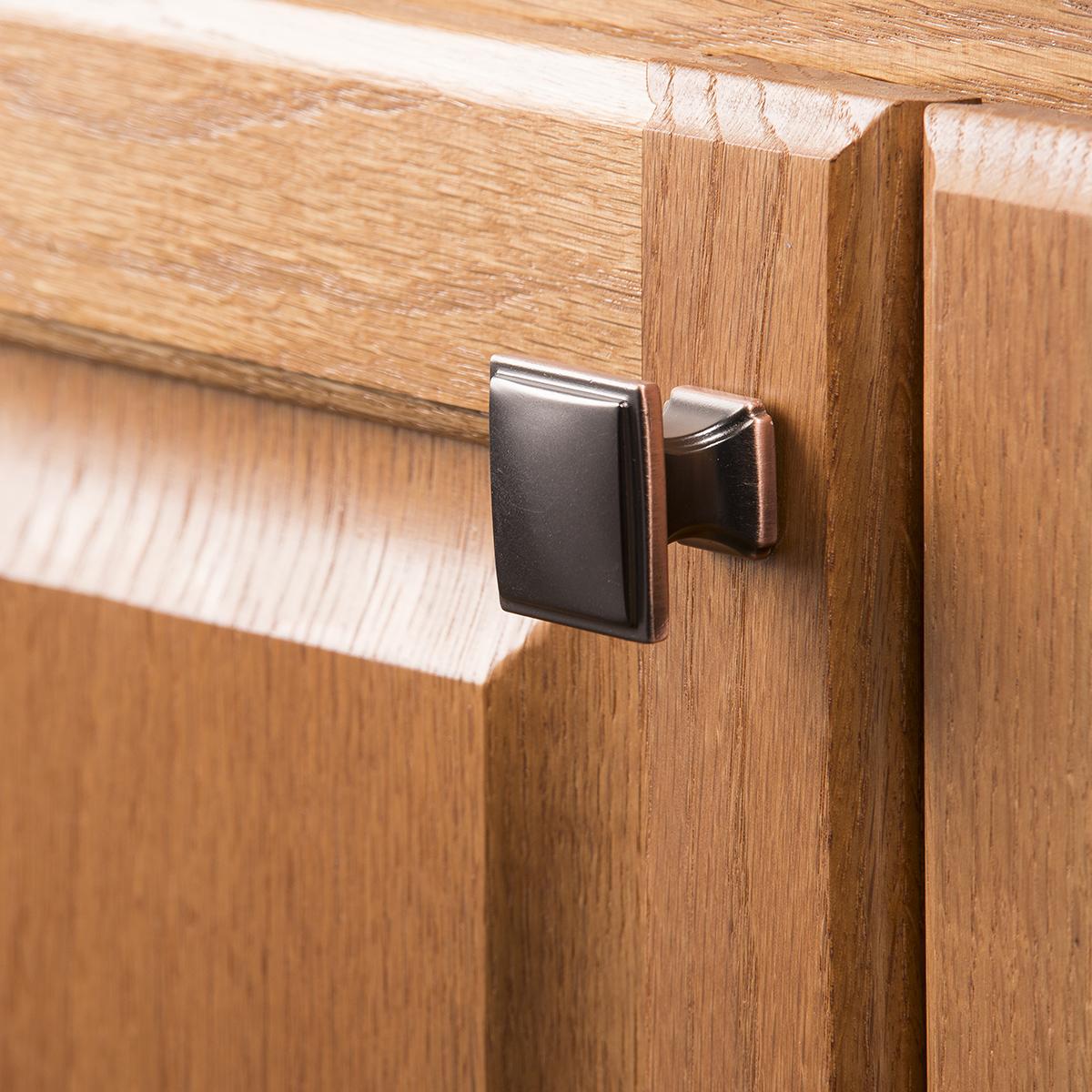 Hickory P3240, 1-1/4 Inch Square Bridges Knob