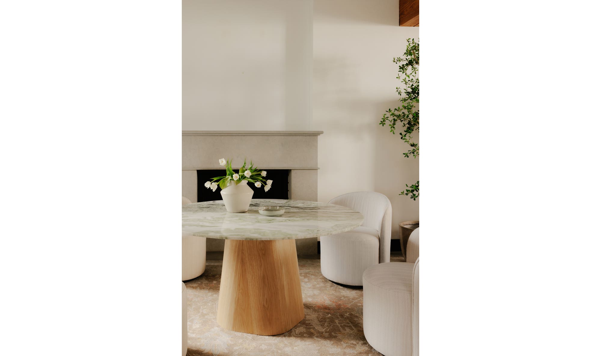 Moes Evelyn Dining Table Onyx Marble JD-1093