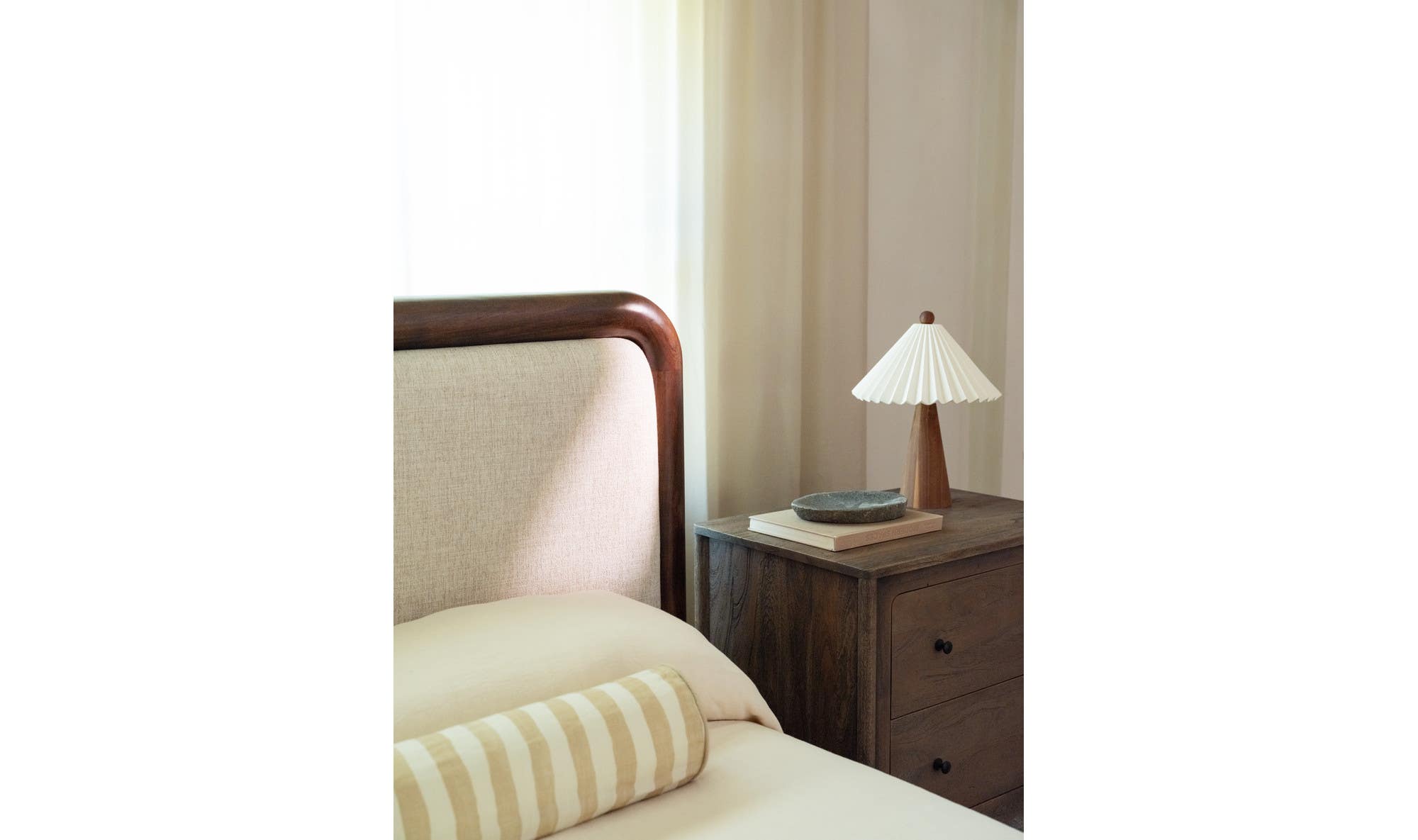 Moes Bower Queen Bed Brown LX-1081-03