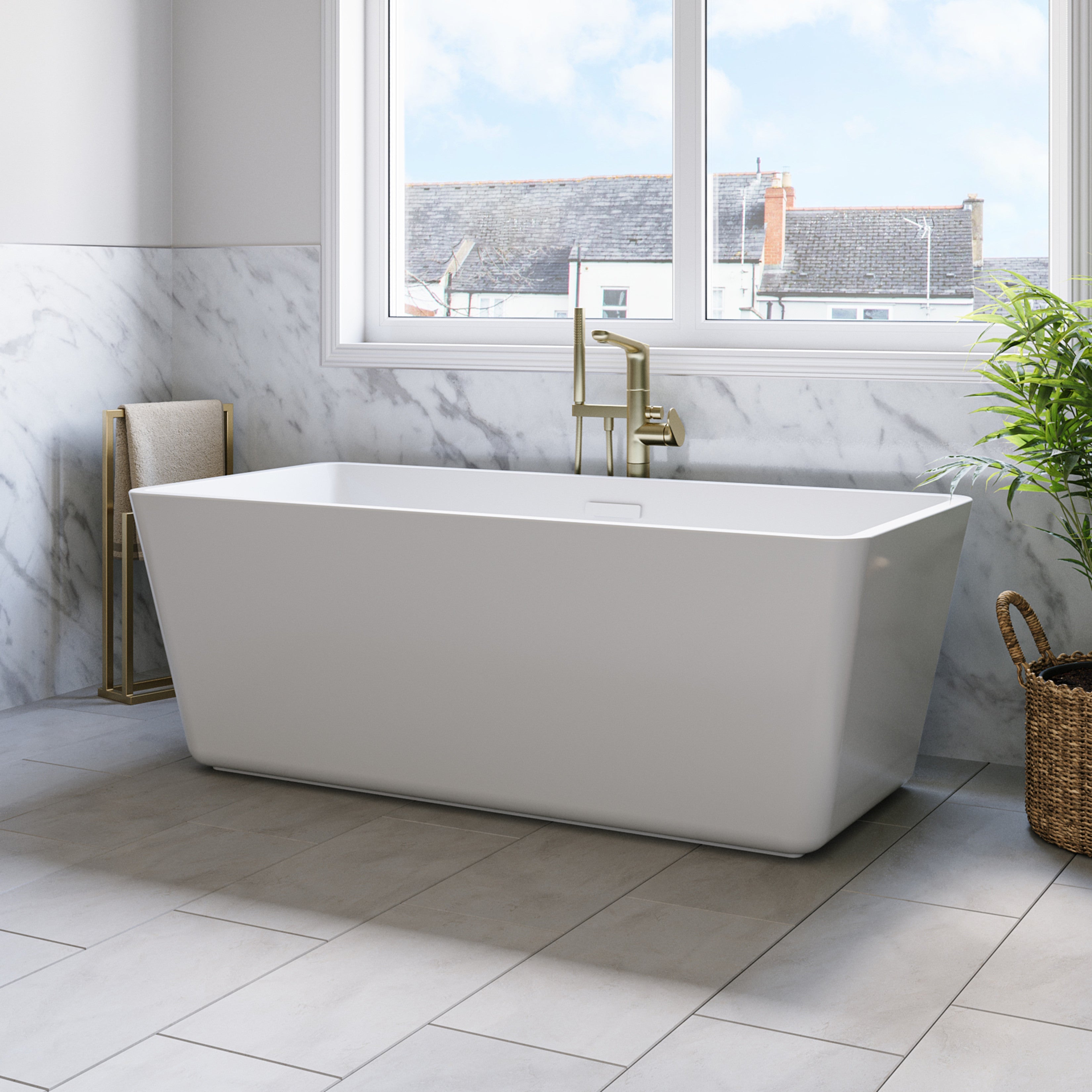 MAIDSTONE Gavyn 63 x 30-Inch Rectangle Freestanding Bathtub Center Drain With Integrated Overflow