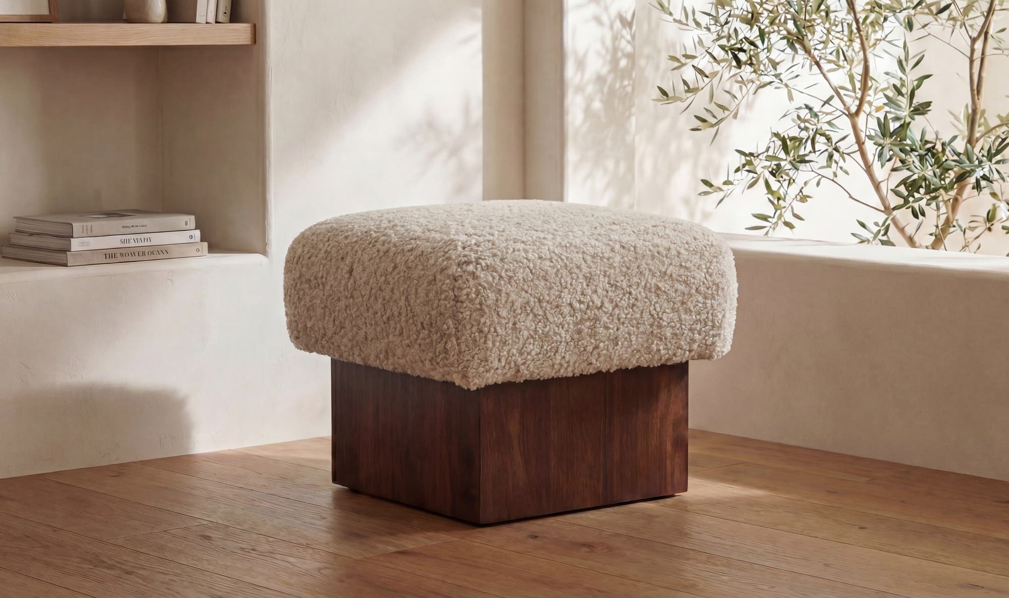 Moes Serge Ottoman Faux Shearling MU-1006