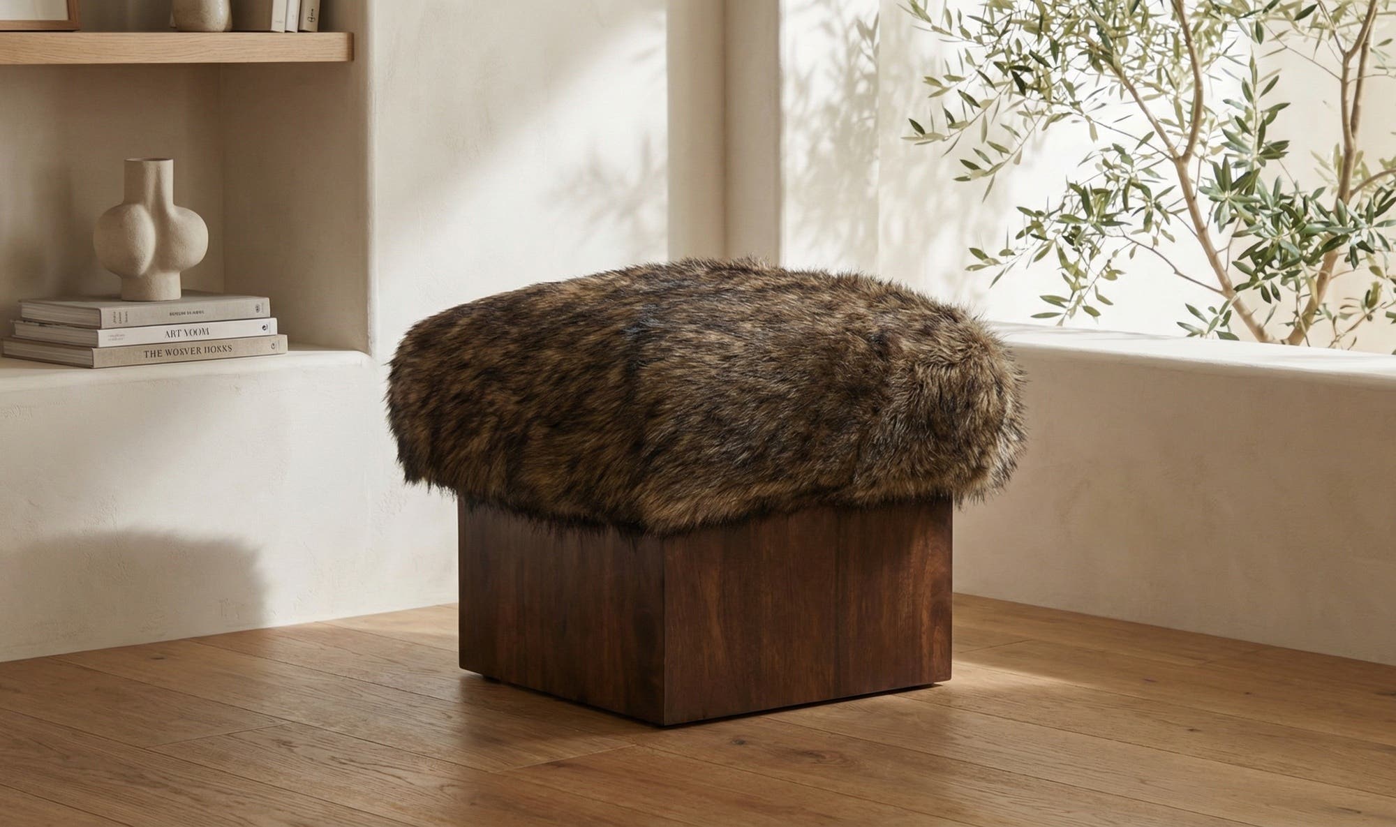Moes Serge Ottoman Faux Shearling MU-1006