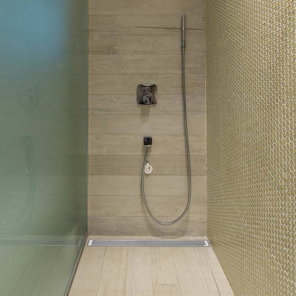 Nami Delmar Standard length side outlet linear drain