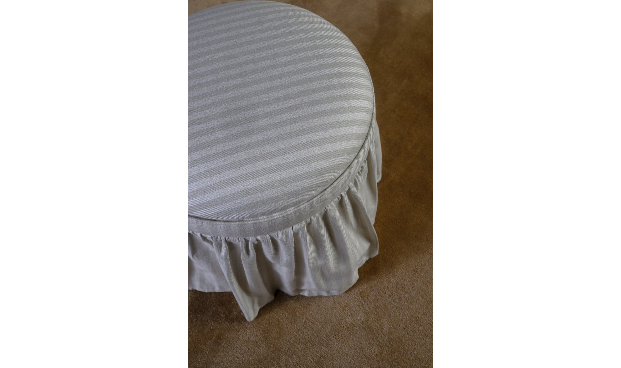 Moes Heidi Storage Ottoman OA-1112