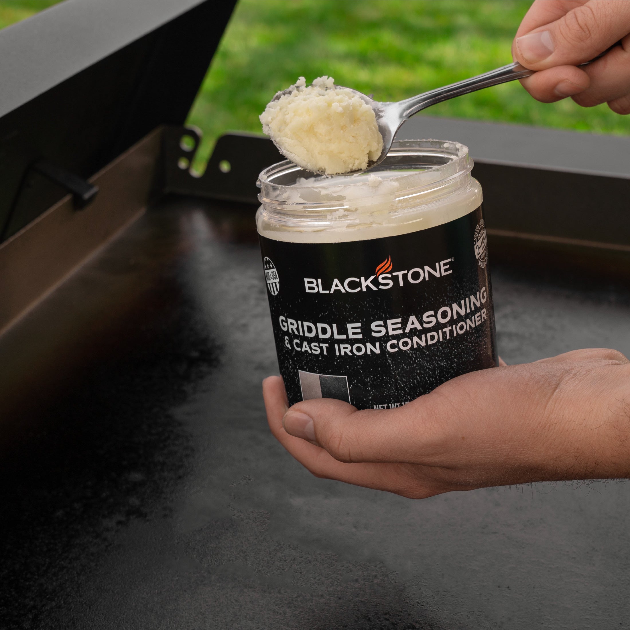 Blackstone 4147 - Griddle Seasoning & Cast Iron Conditioner (15.3 ounces)